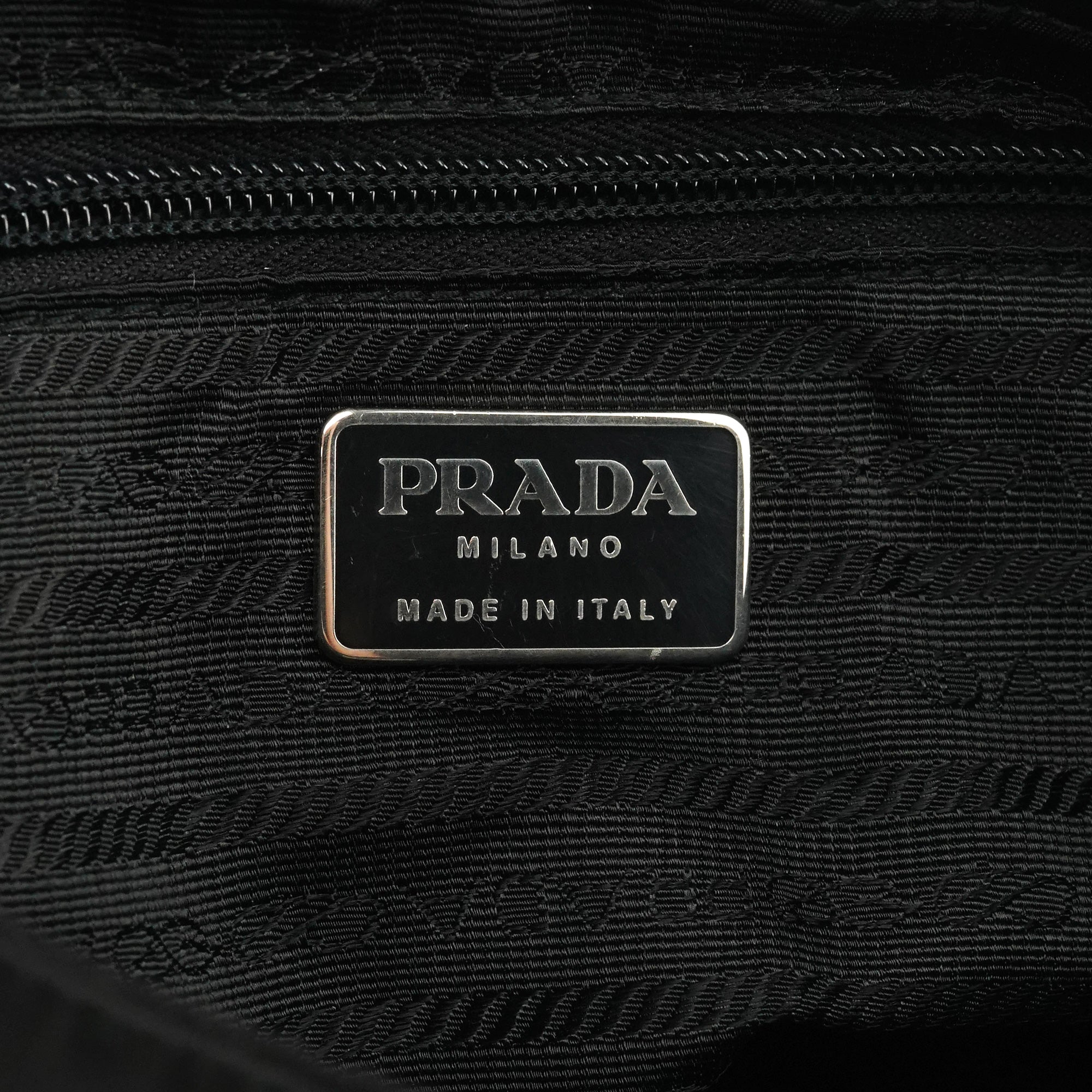 Prada 1996 Borsa a spalla con catena in nylon Tessuto nero