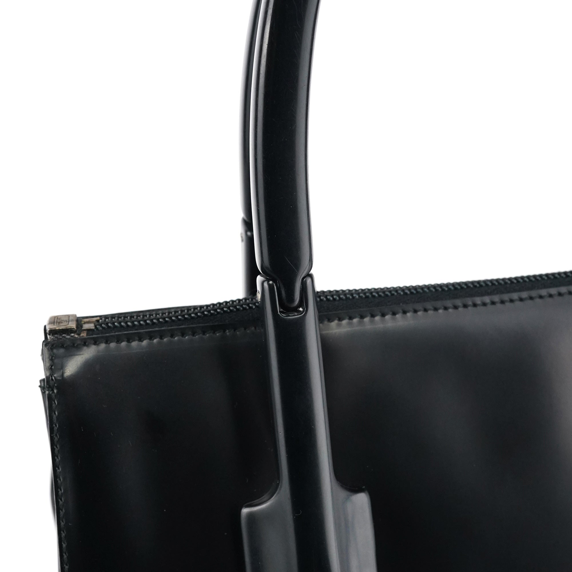 Prada 1998 Sac cabas Spazzolato en cuir verni noir à anses en plastique