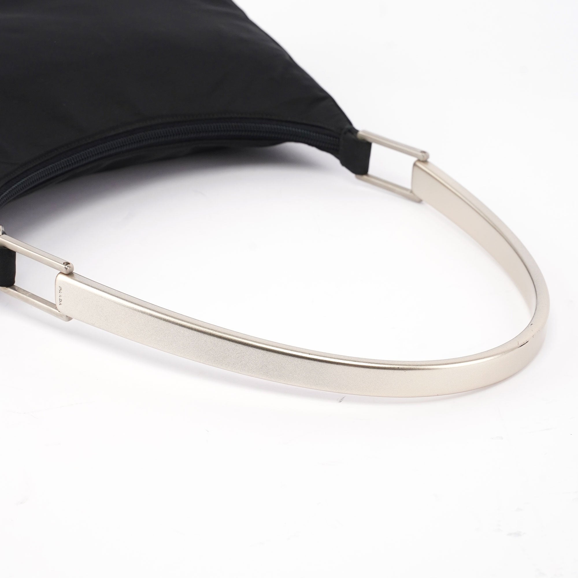 Prada 1998 Sac porté épaule Tessuto Metallo en nylon noir