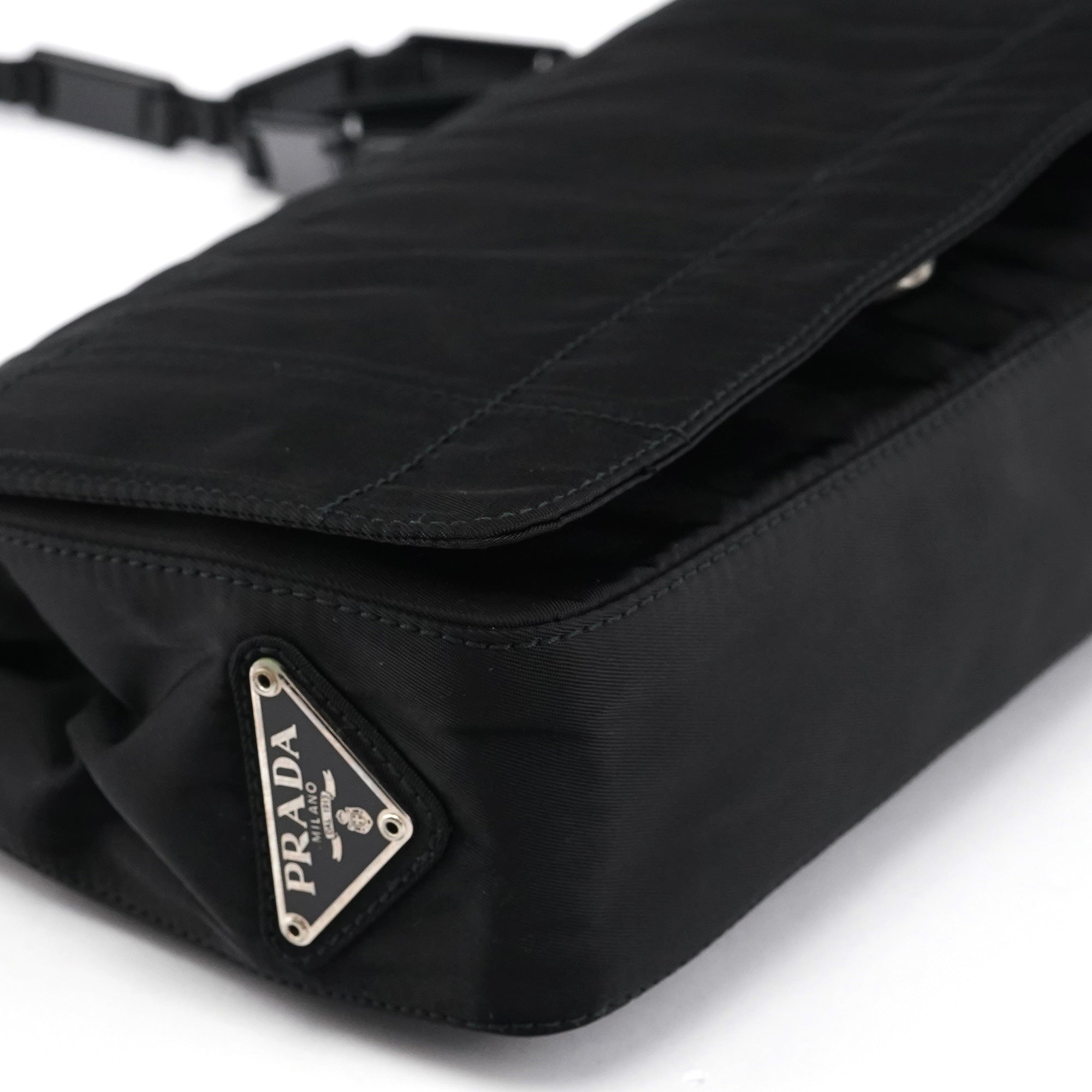 Prada 1998 Sac porté épaule Tessuto en nylon noir à chaîne en plastique