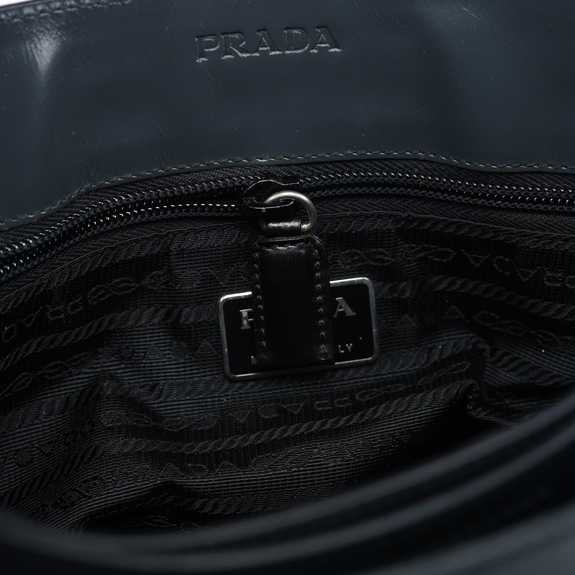 Prada 1998 Vitello Metallo Schultertasche aus grauem Leder