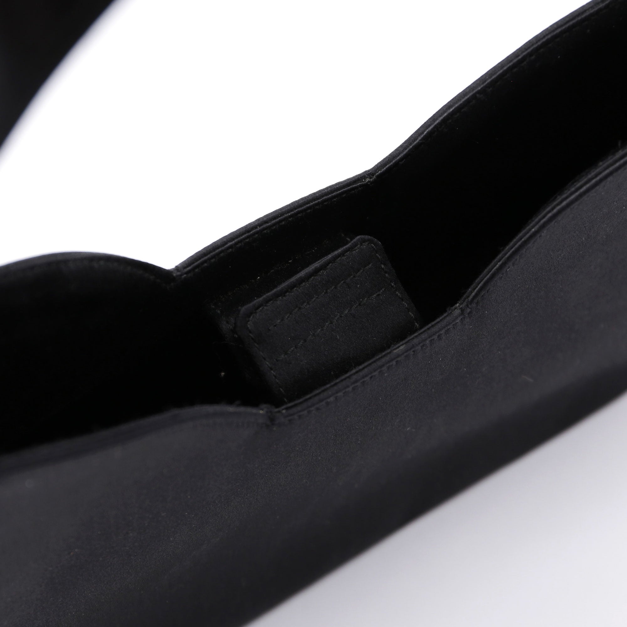 Prada 1998 Sac géométrique Raso en satin noir