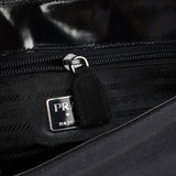 Prada Schultertasche aus schwarzem Spazzolato-Leder