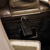 Prada Sac hobo Prada asymétrique en cuir beige