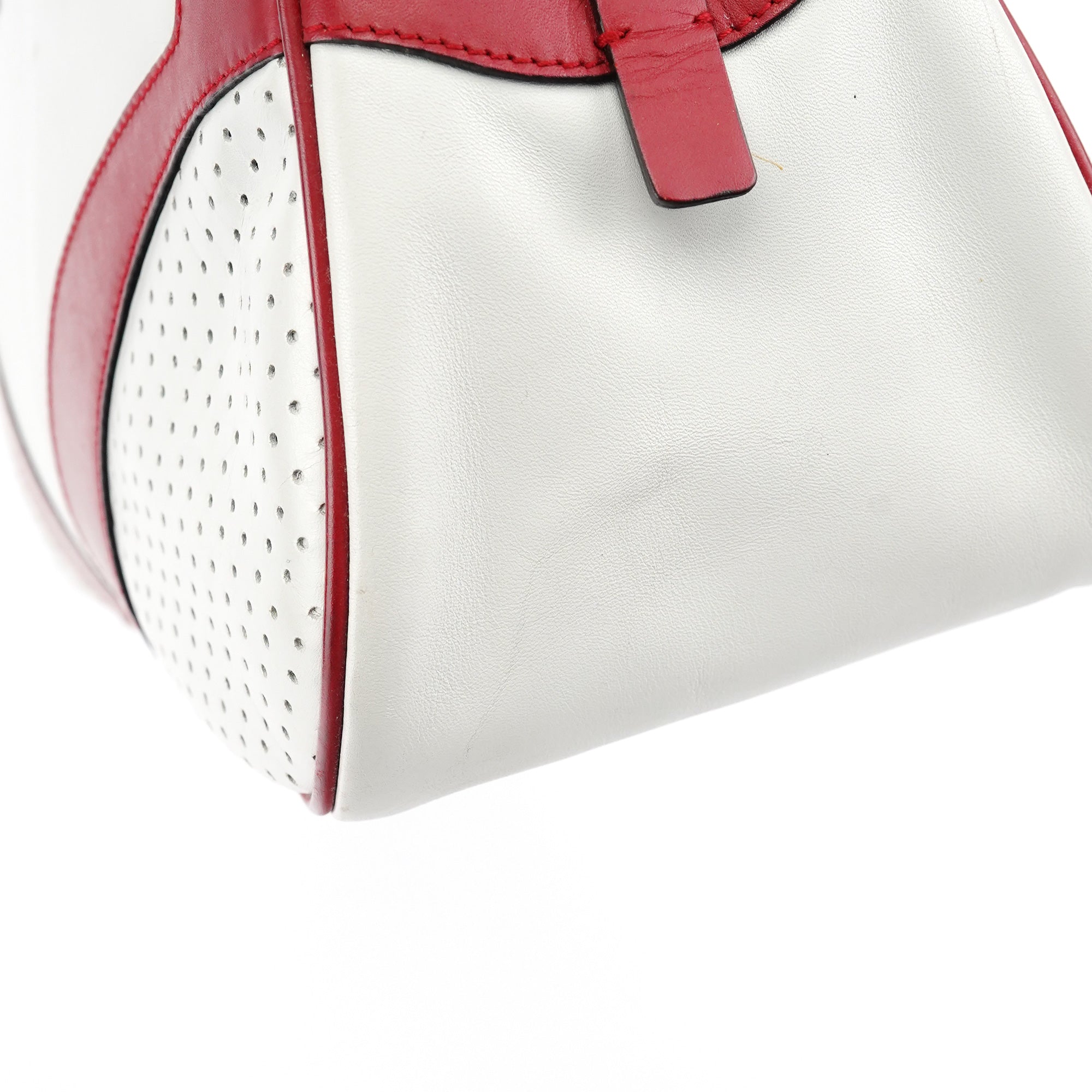Prada B11334 Sac bowling en cuir perforé blanc et rouge