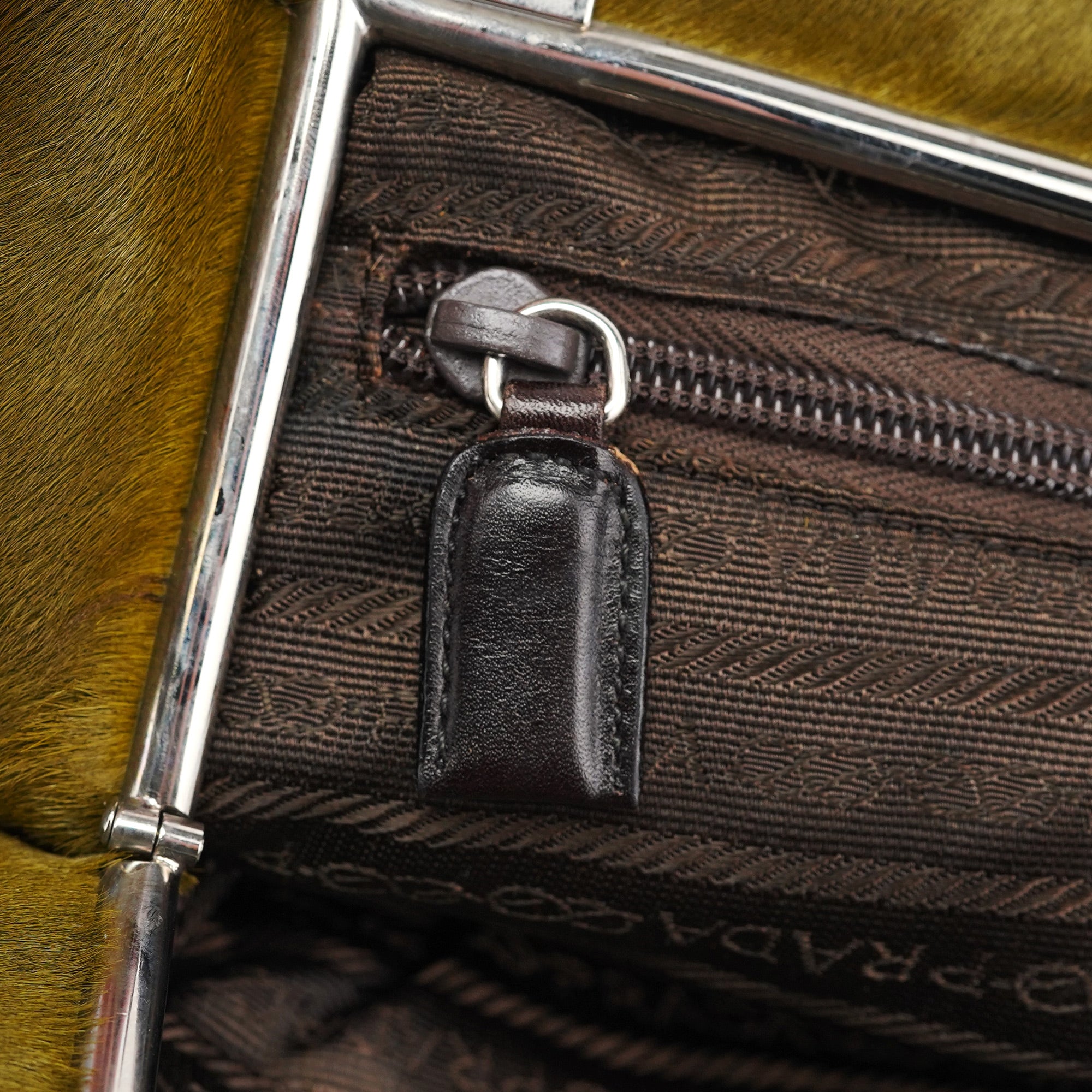 Prada B6278 Sac à poignée en fourrure verte