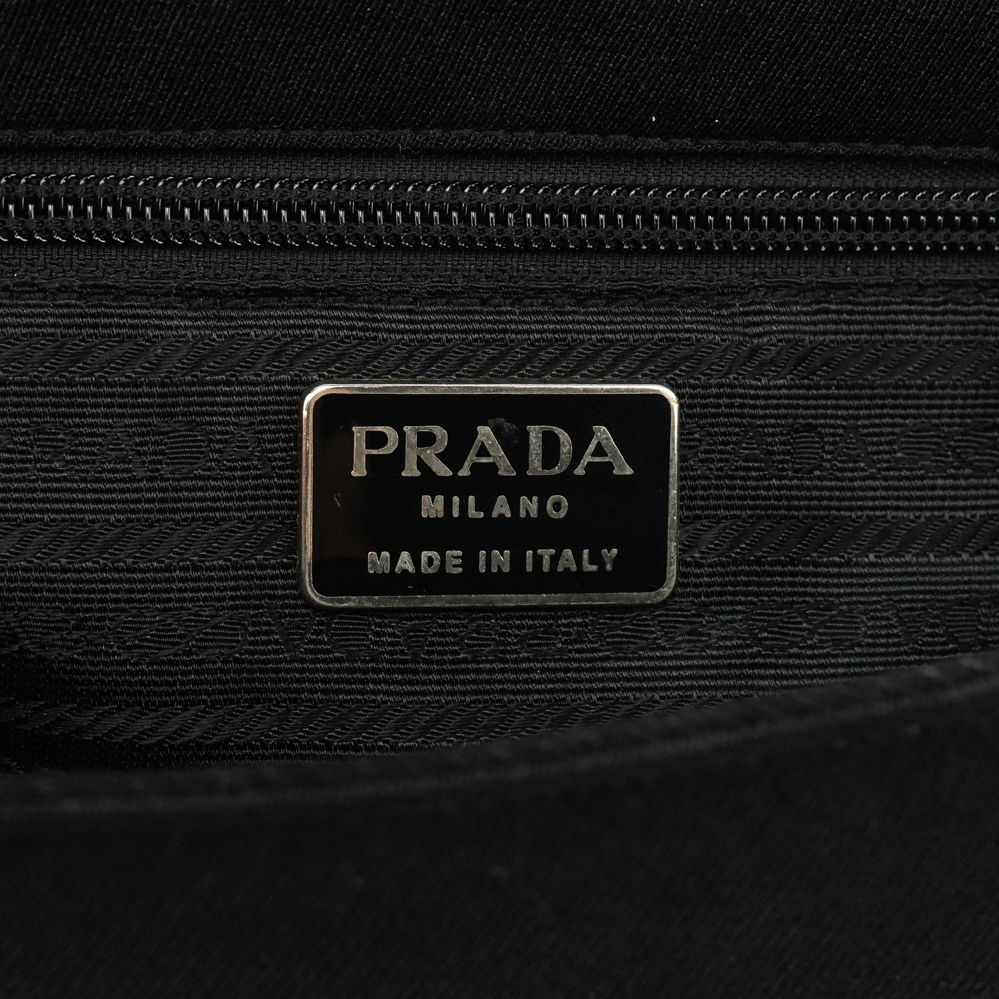 Prada B6378 Tessuto Swing skuldertaske i sort nylon med kæde