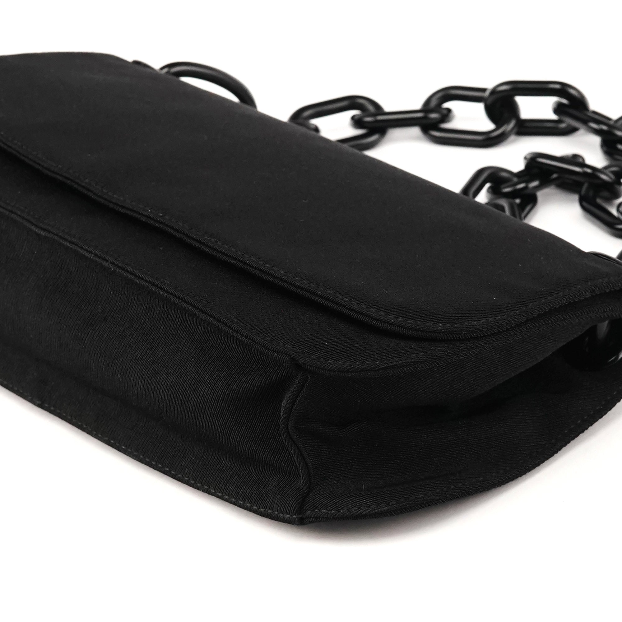 Prada B6378 Tessuto Swing skuldertaske i sort nylon med kæde