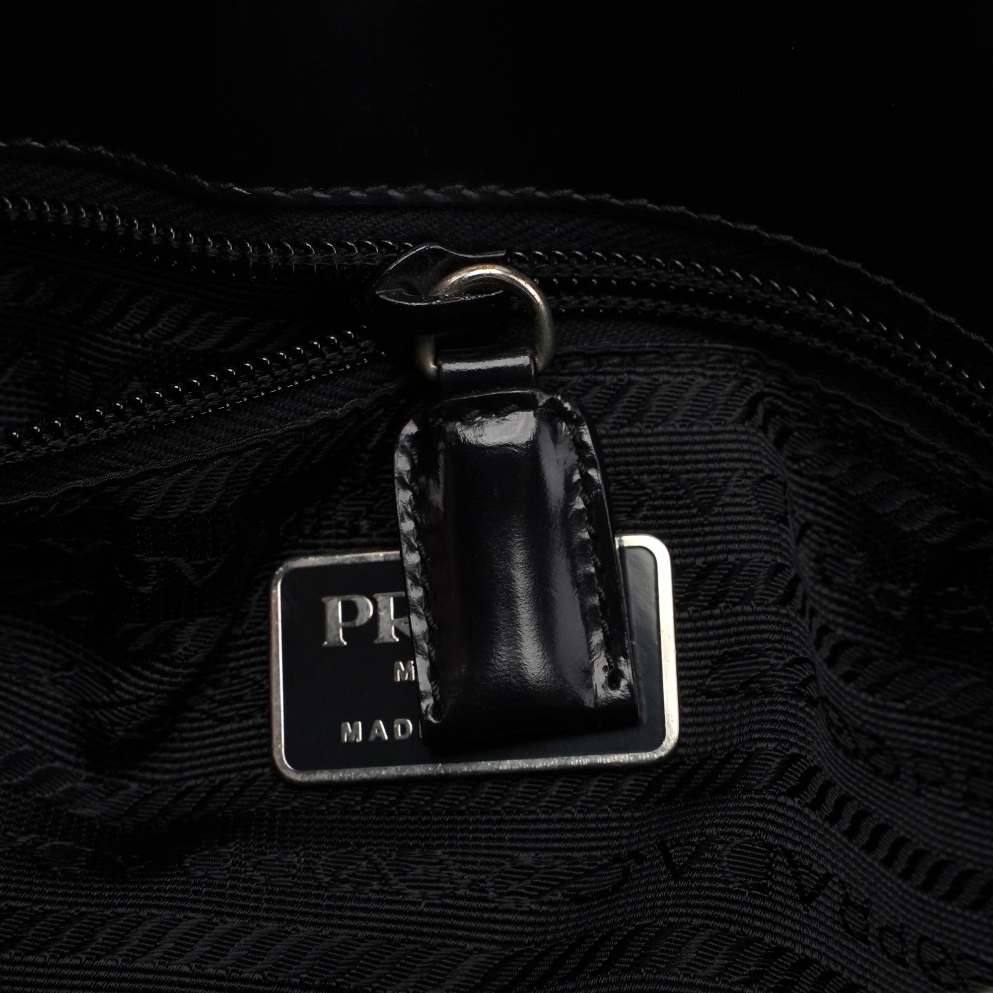 Prada B6498 Sac cabas Spazzolato en cuir verni noir