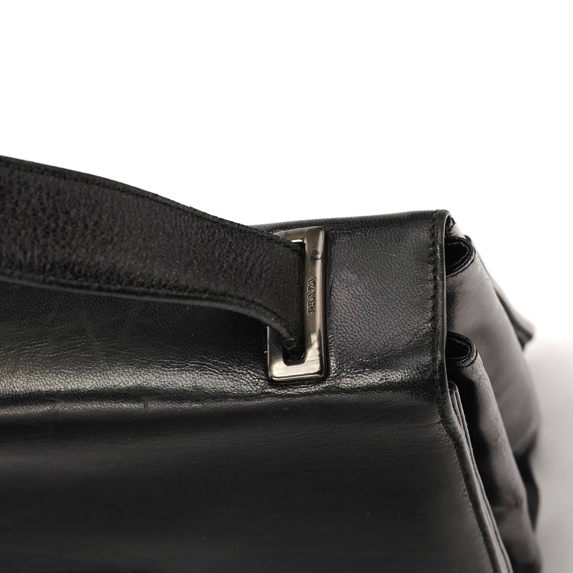 Prada B7417 skuldertaske i sort læder med klap