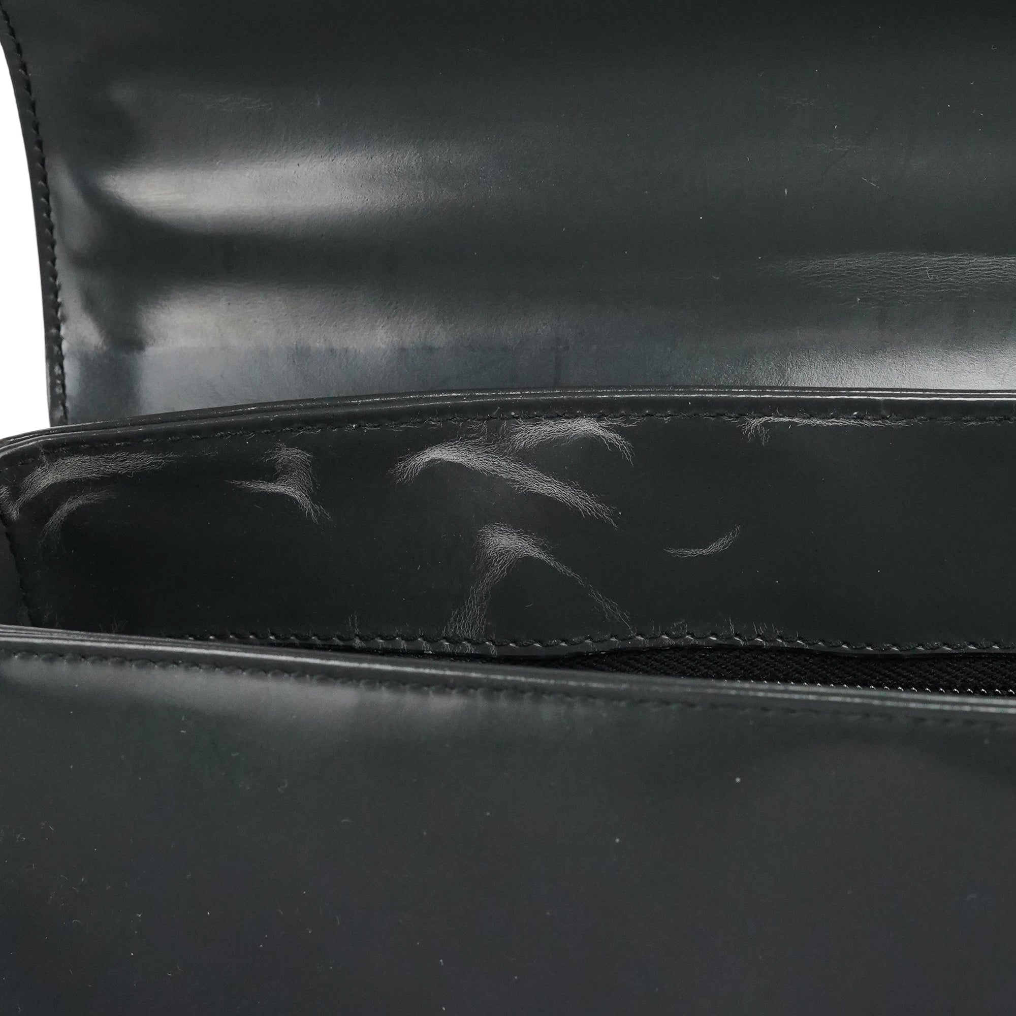 Prada B7443 Sac porté épaule Spazzolato Swivel en cuir verni noir