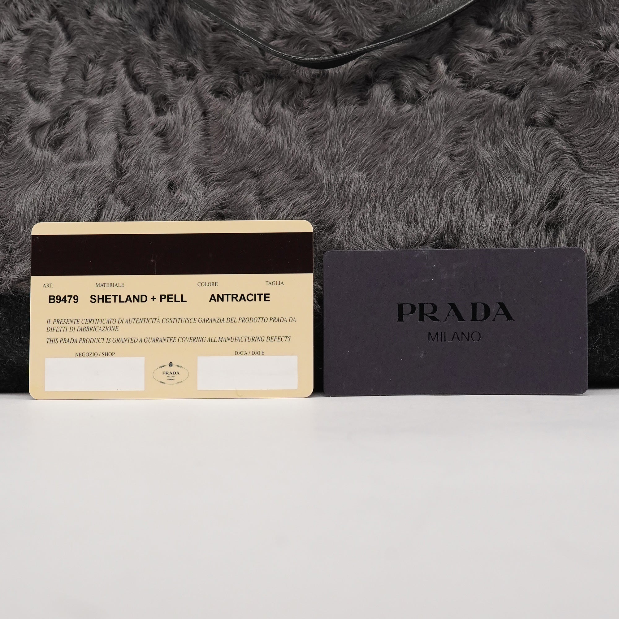 Prada B9479 Borsa a tracolla in lana Shetland antracite e astrakan
