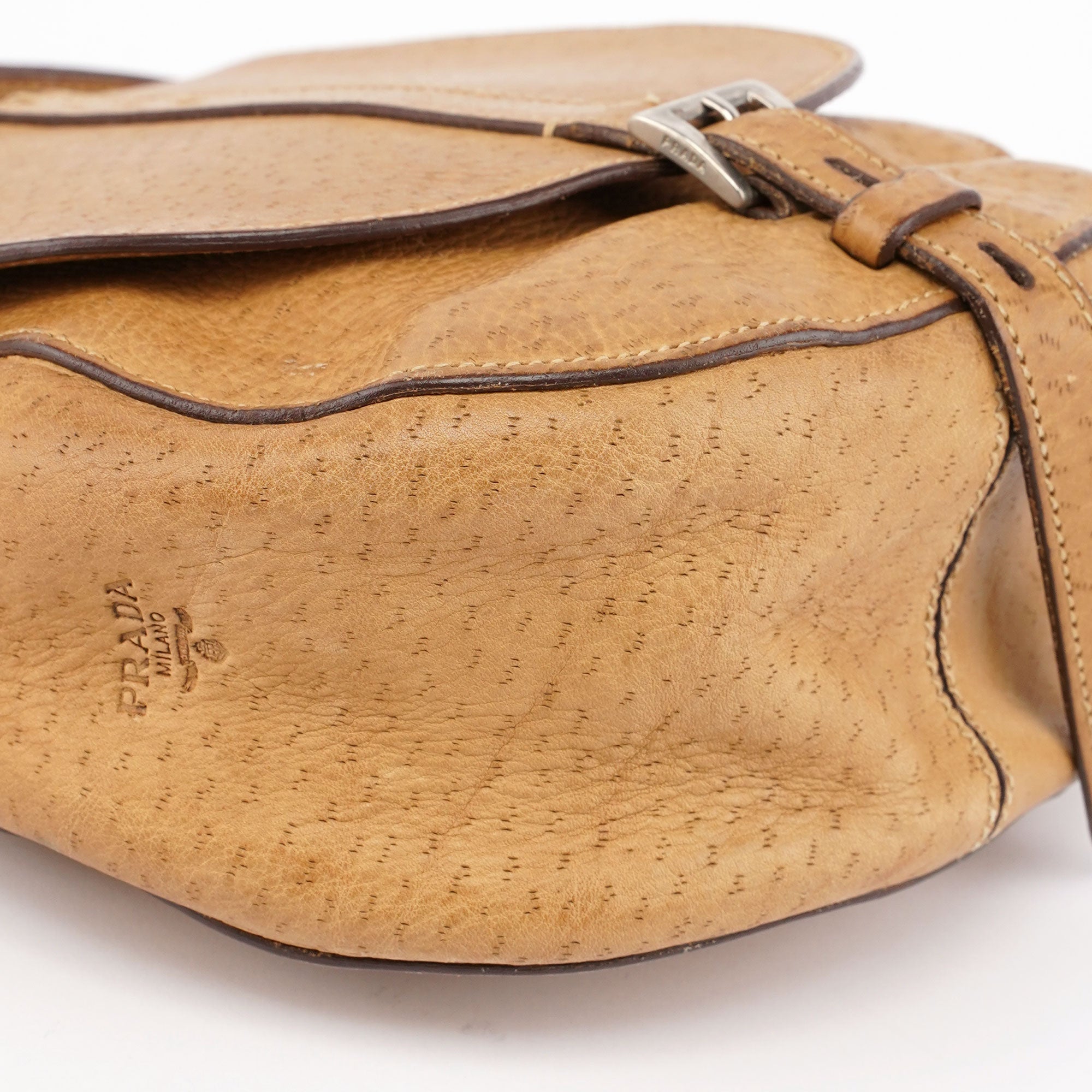 Prada Sac porté épaule à boucle en cuir beige