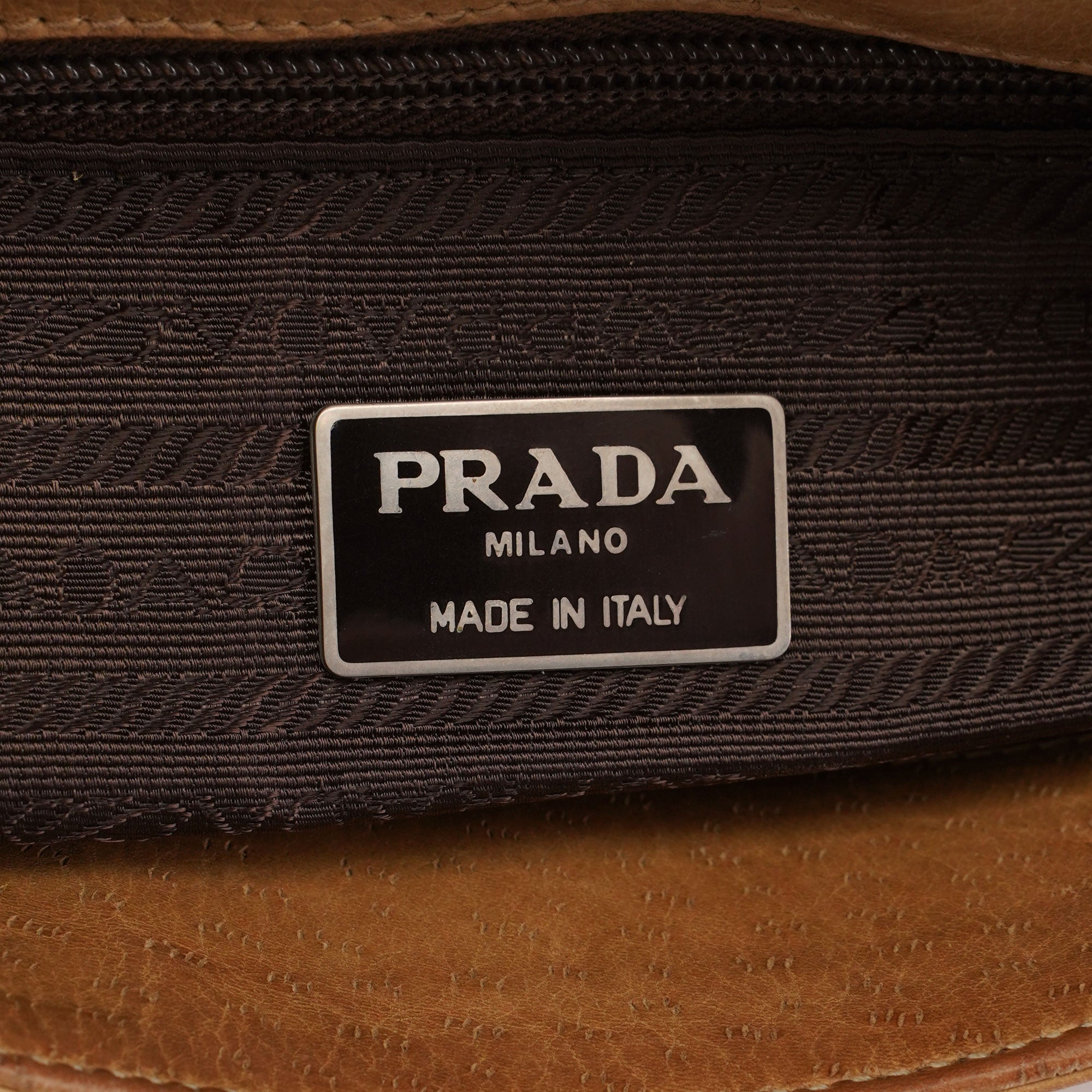 Prada Sac porté épaule à boucle en cuir beige