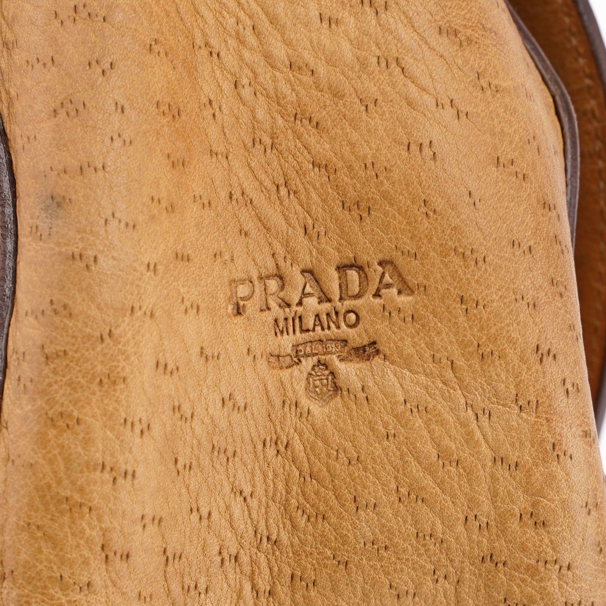 Prada Sac porté épaule à boucle en cuir beige