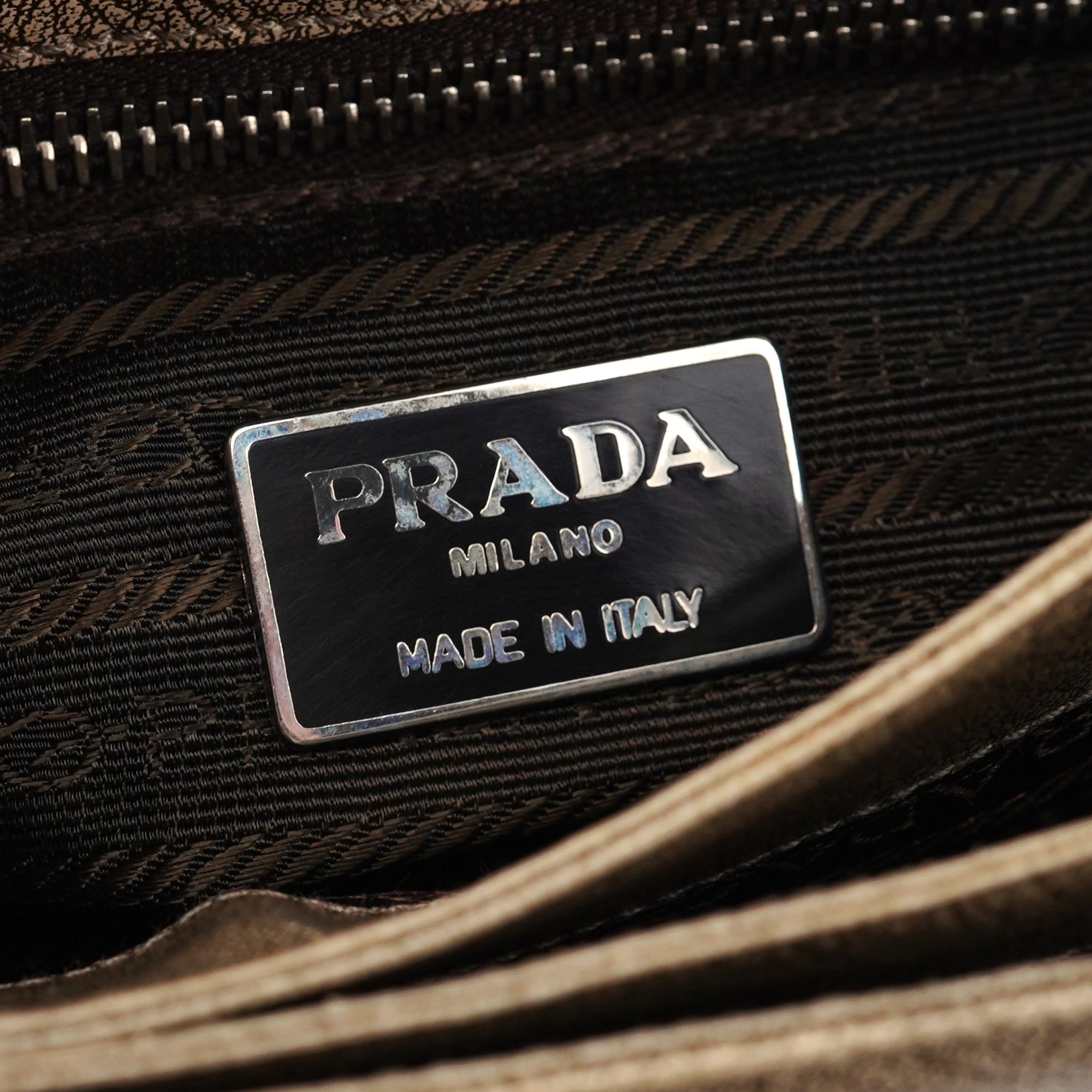 Prada Borsa a spalla in pelle di lama beige