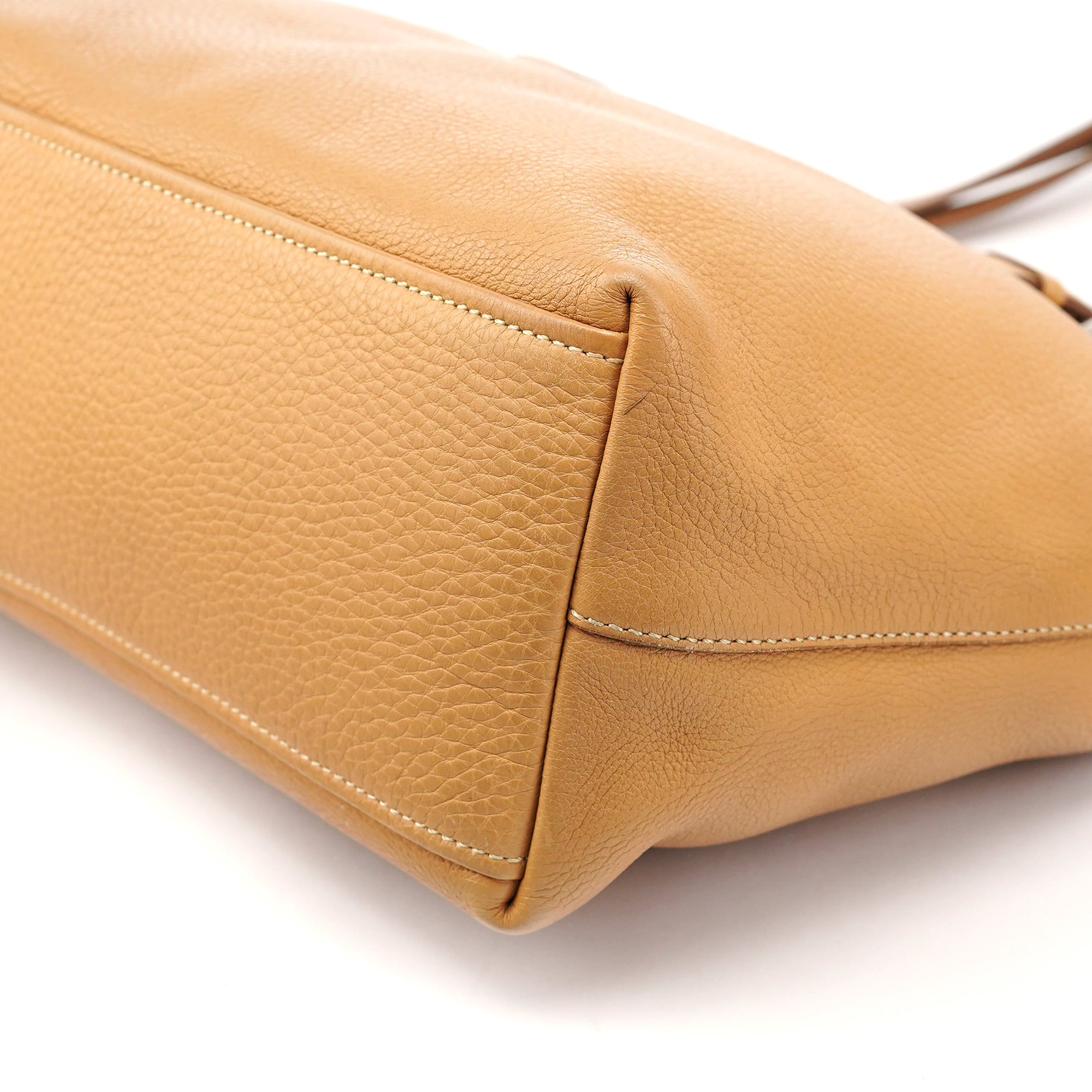 Prada Sac cabas en cuir grainé beige