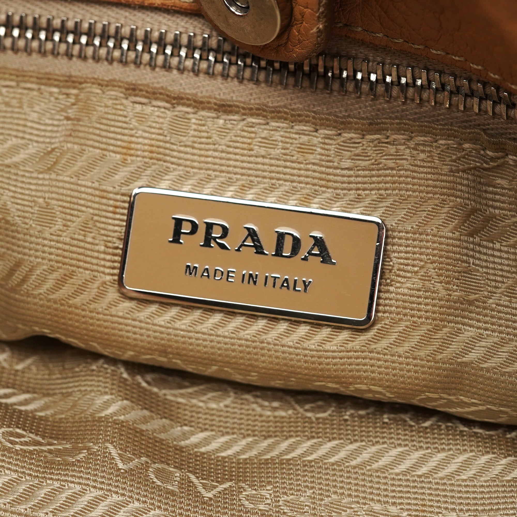 Prada Sac cabas en cuir grainé beige