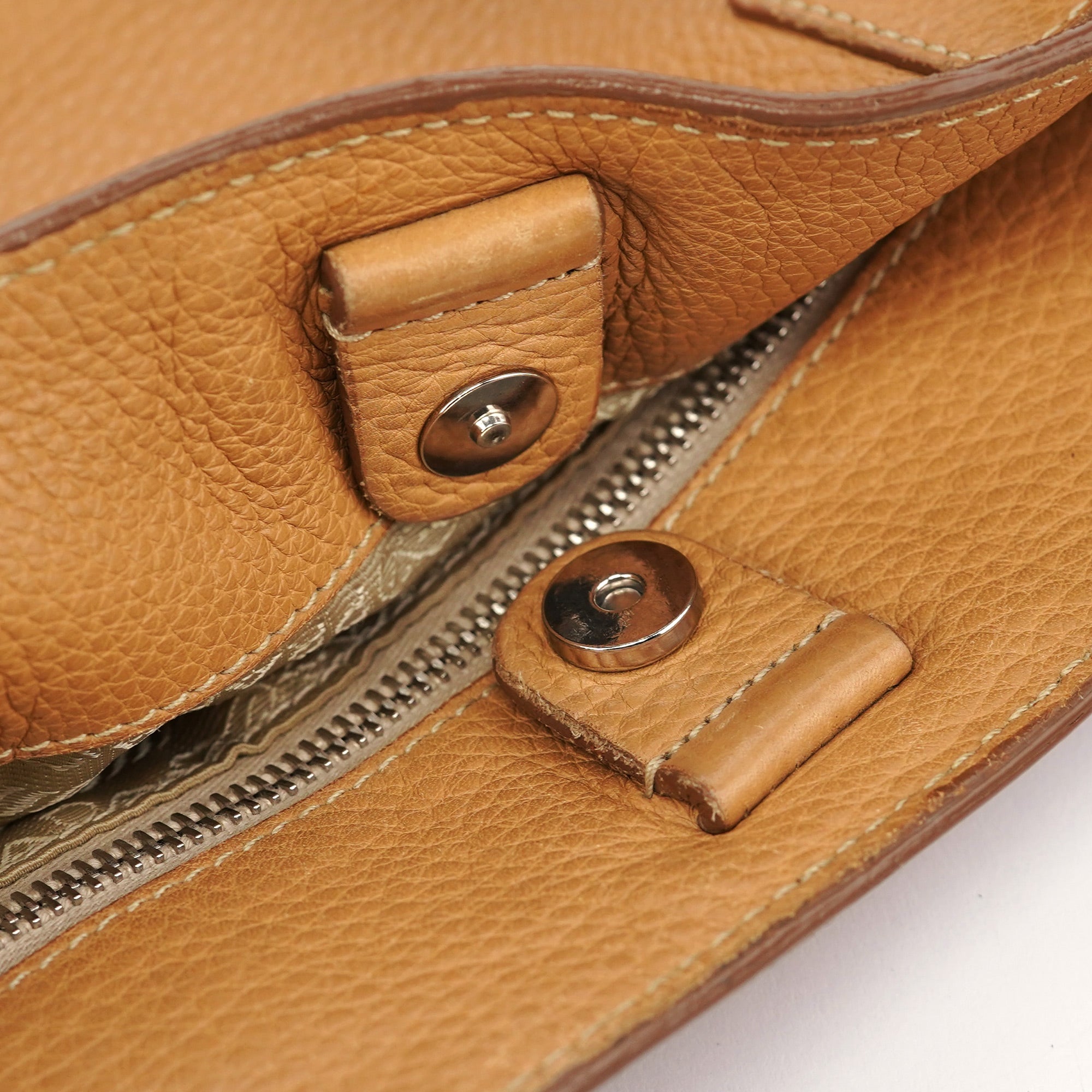 Prada Sac cabas en cuir grainé beige