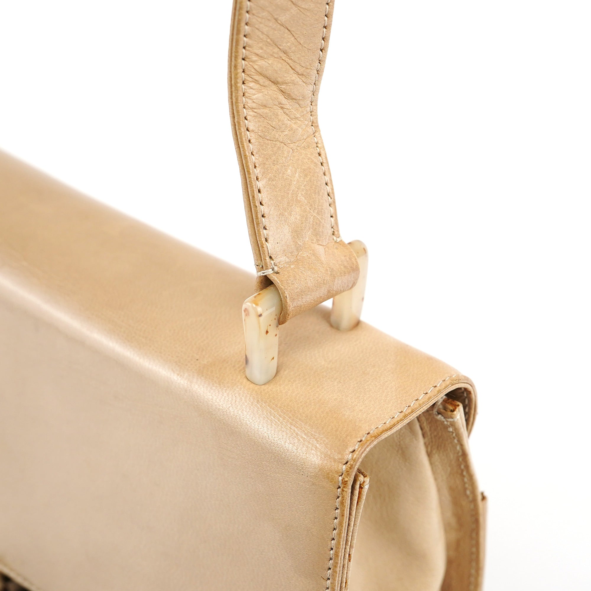 Prada Borsa a spalla con fibbia in pelle di vitello beige