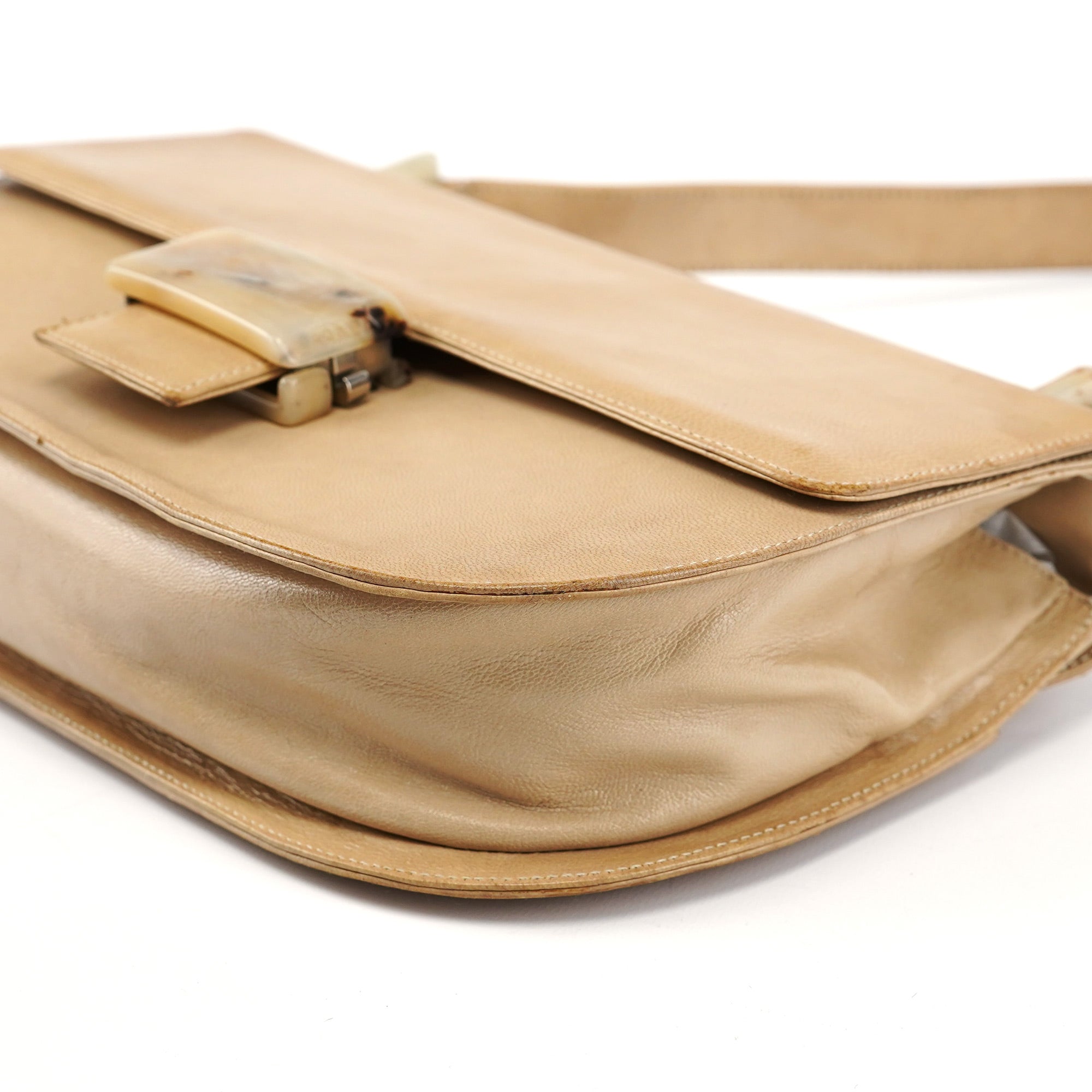 Prada Borsa a spalla con fibbia in pelle di vitello beige