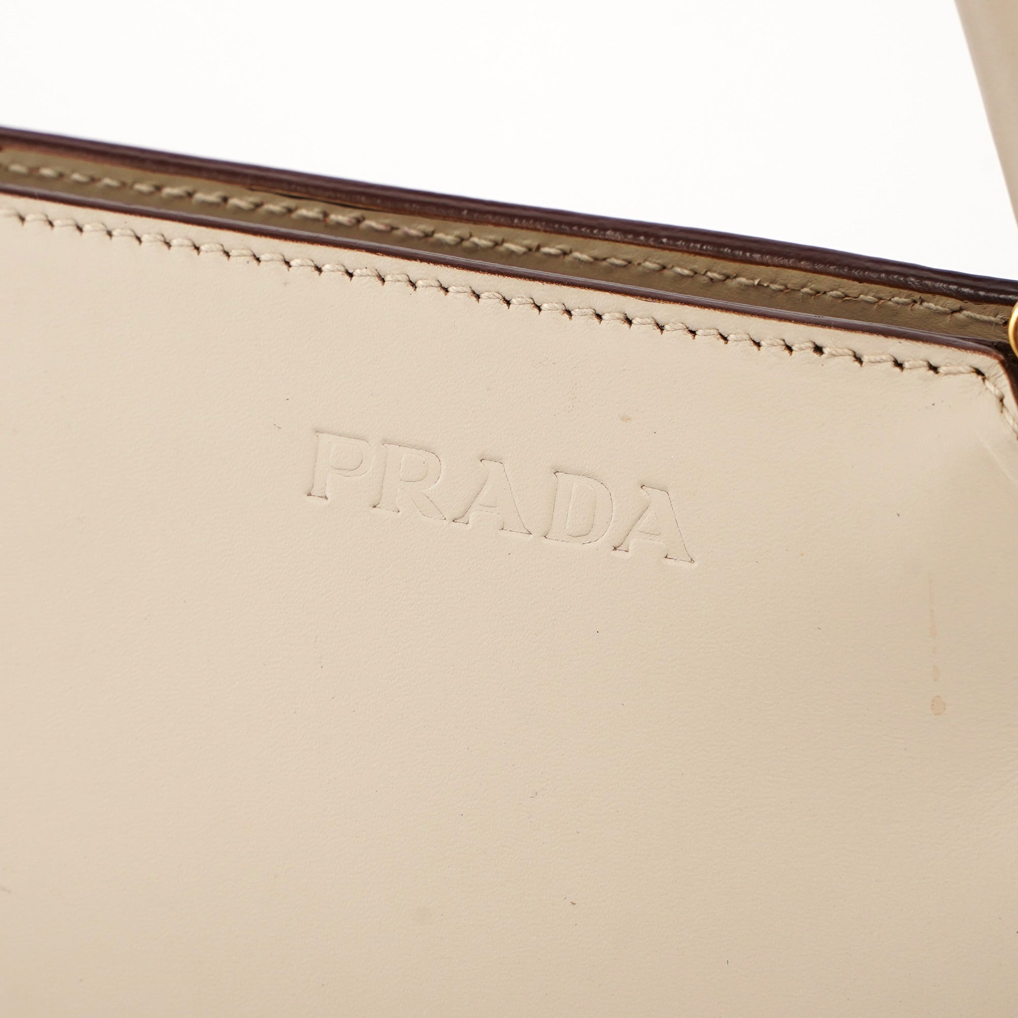 Prada Sac Vitello Chic en cuir de veau beige