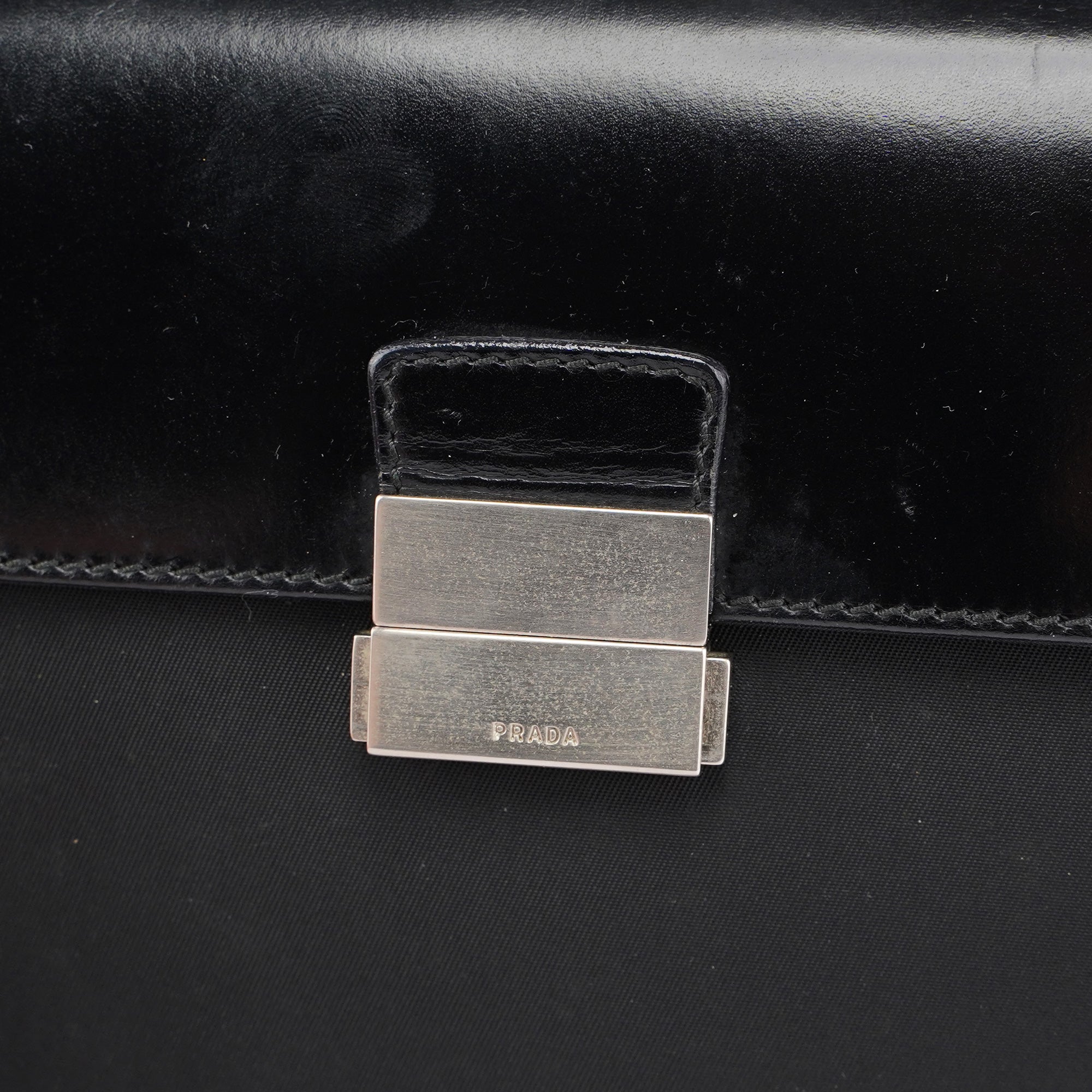 Prada Sac porté épaule à boucle noir