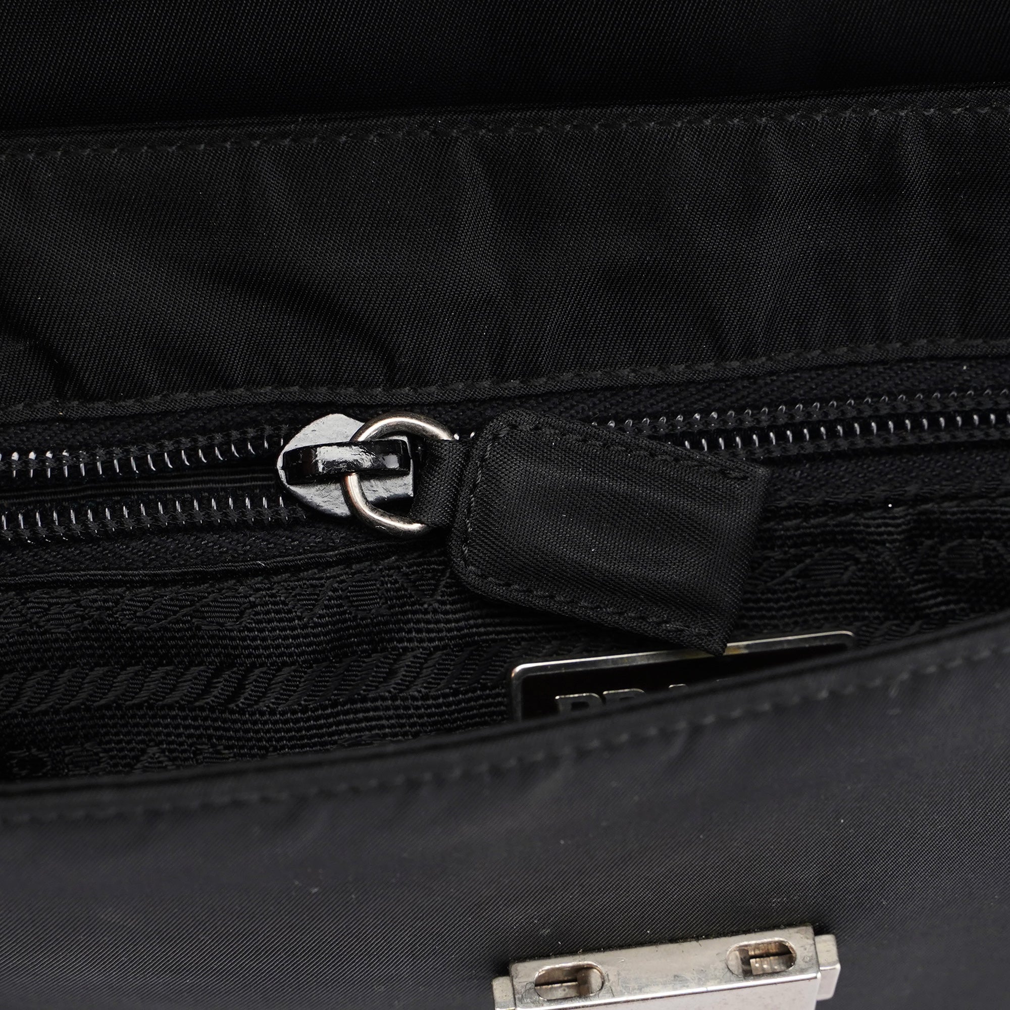 Prada Sac porté épaule à boucle noir