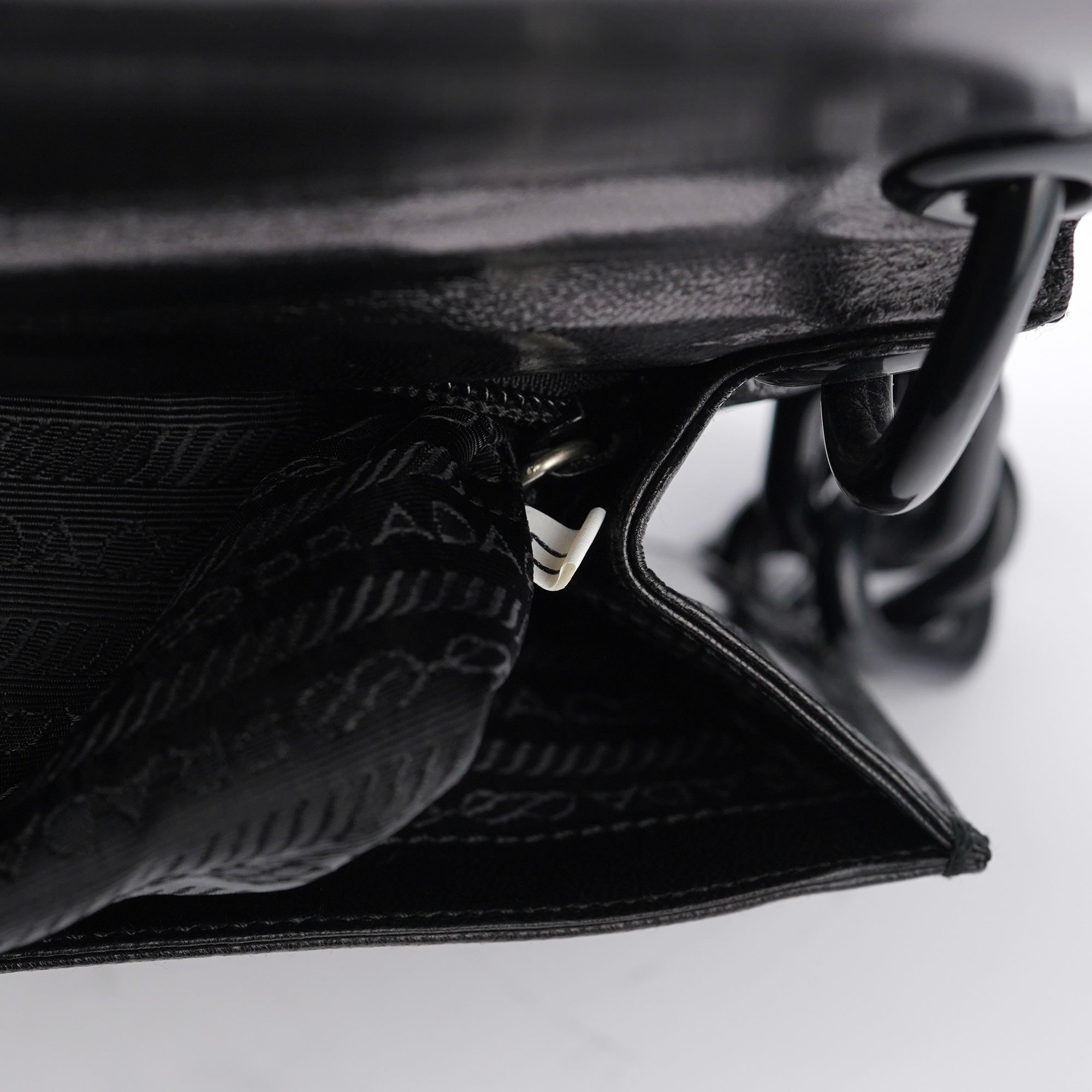 Prada Sac porté épaule à chaîne Madras Swing en cuir de veau noir