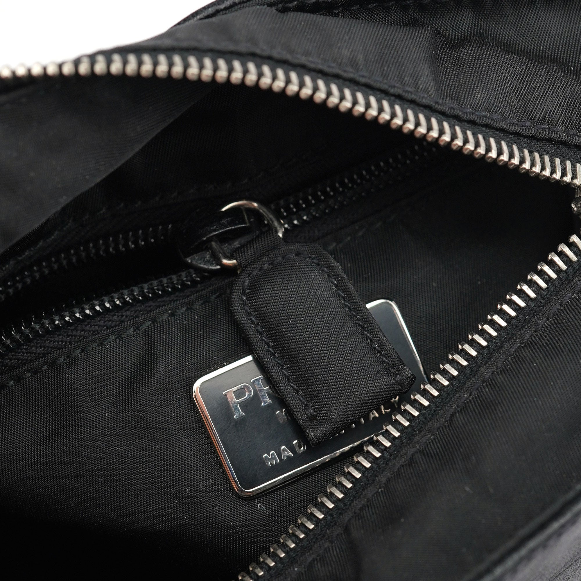 Prada Tote med kæde i sort kalveskind og nylon