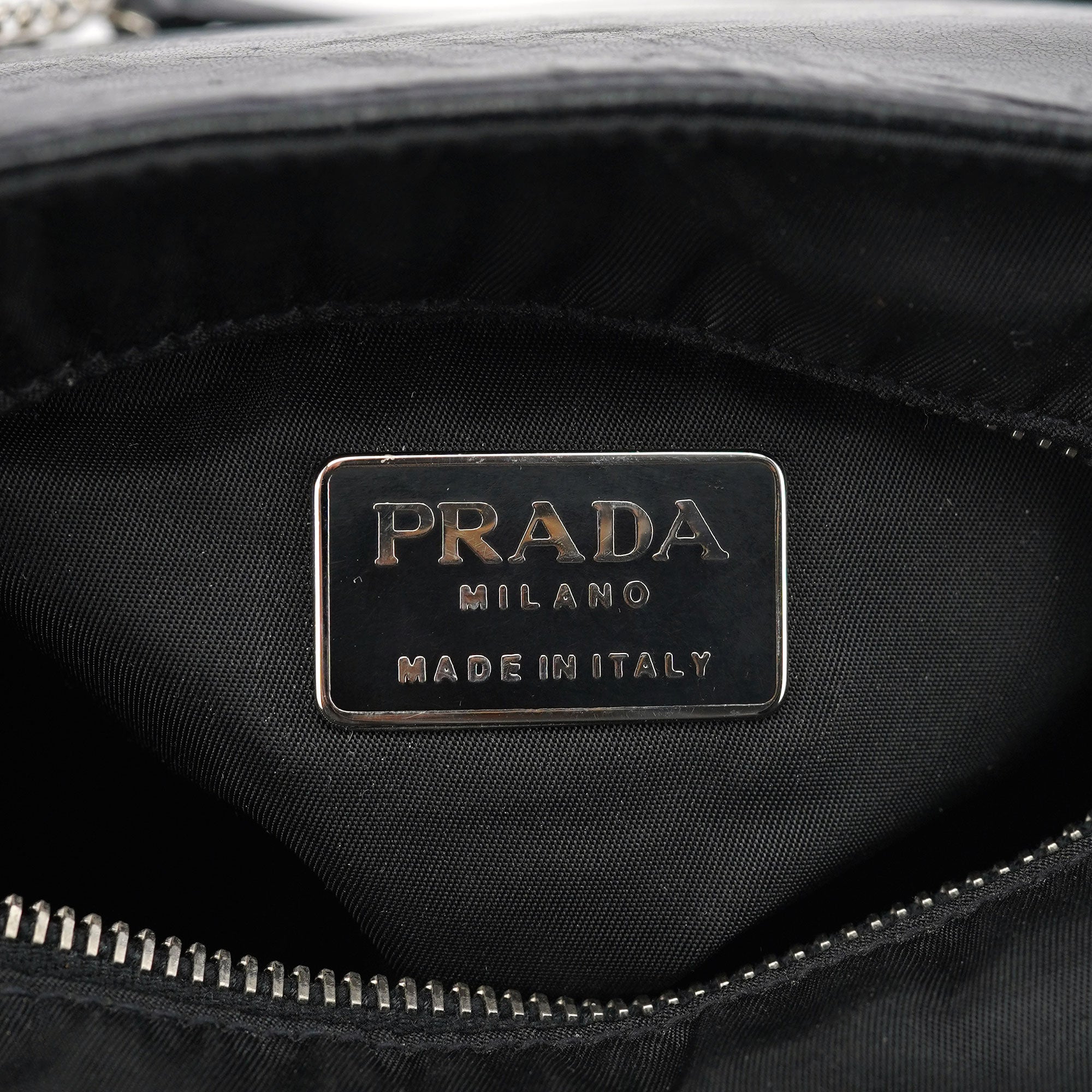 Prada Tote med kæde i sort kalveskind og nylon