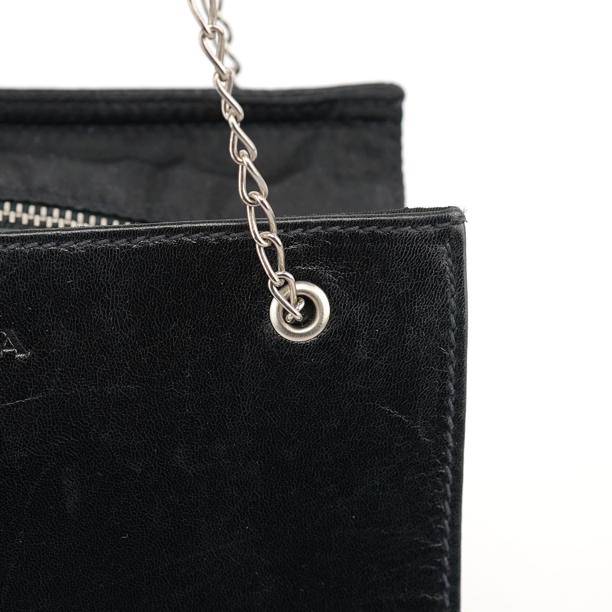 Prada Tote med kæde i sort kalveskind og nylon