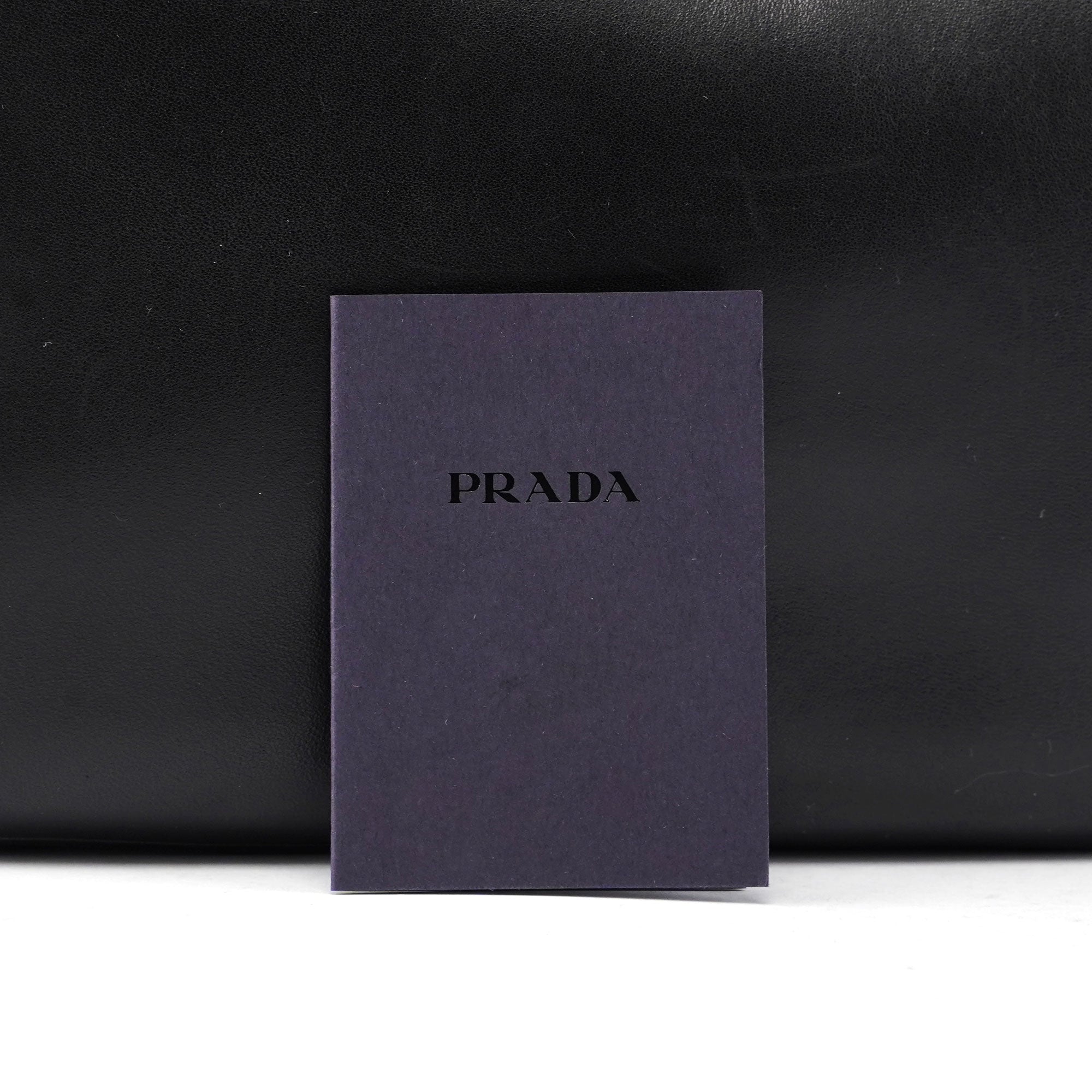 Prada Plastic Schultertasche aus schwarzem Kalbsleder 1998