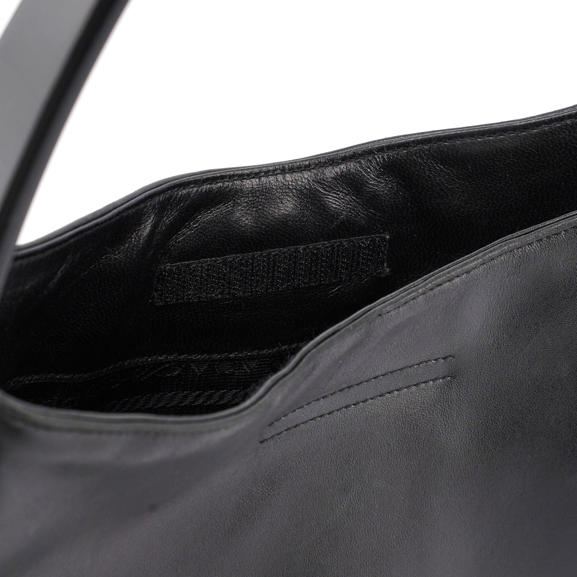 Prada Plastic Schultertasche aus schwarzem Kalbsleder 1998
