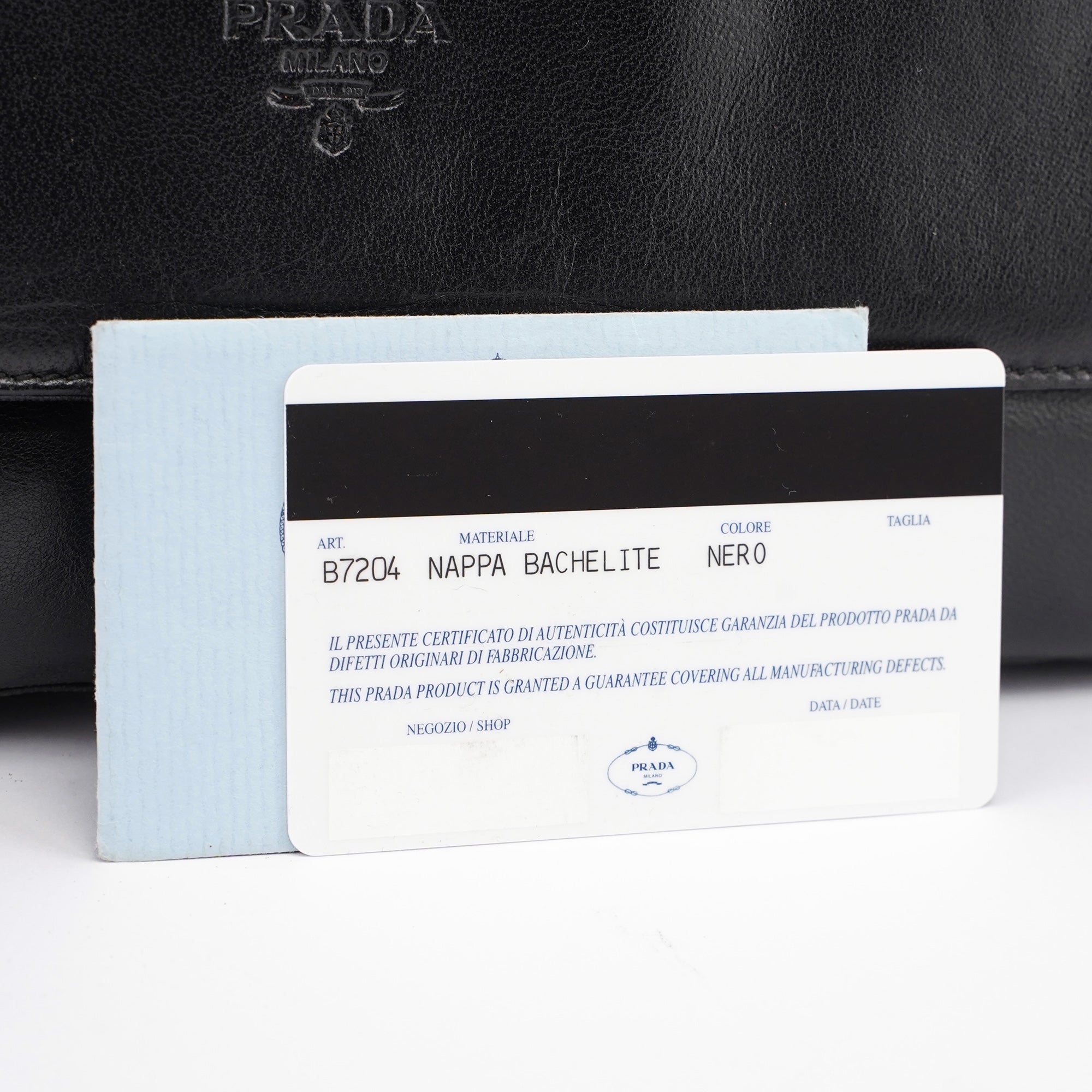 Prada Schultertasche mit Kunststoffkette aus schwarzem Kalbsleder