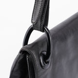 Prada Schultertasche mit Kunststoffkette aus schwarzem Kalbsleder