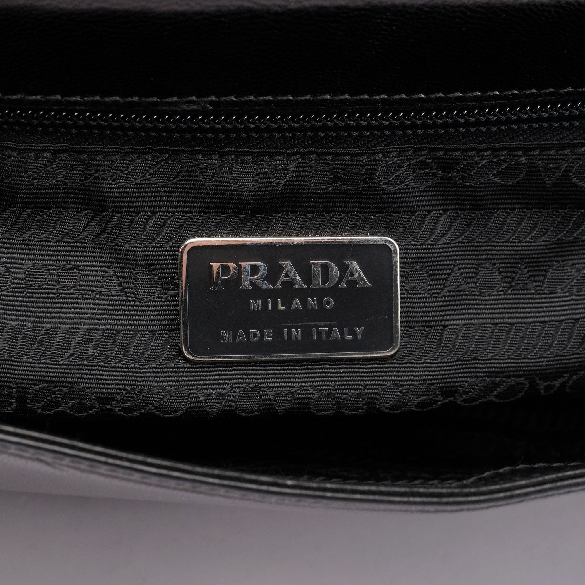 Prada Madras Swing Schultertasche mit Kette aus schwarzem Kalbsleder