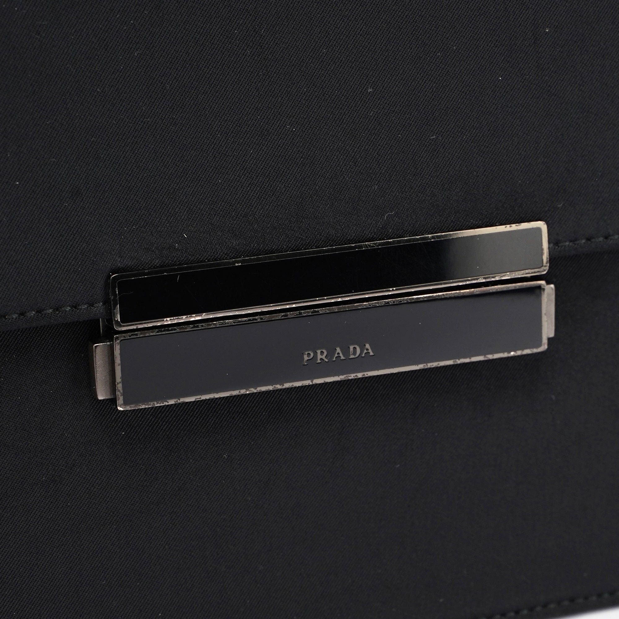 Prada Schultertasche mit Schnallen aus schwarzem Nylon