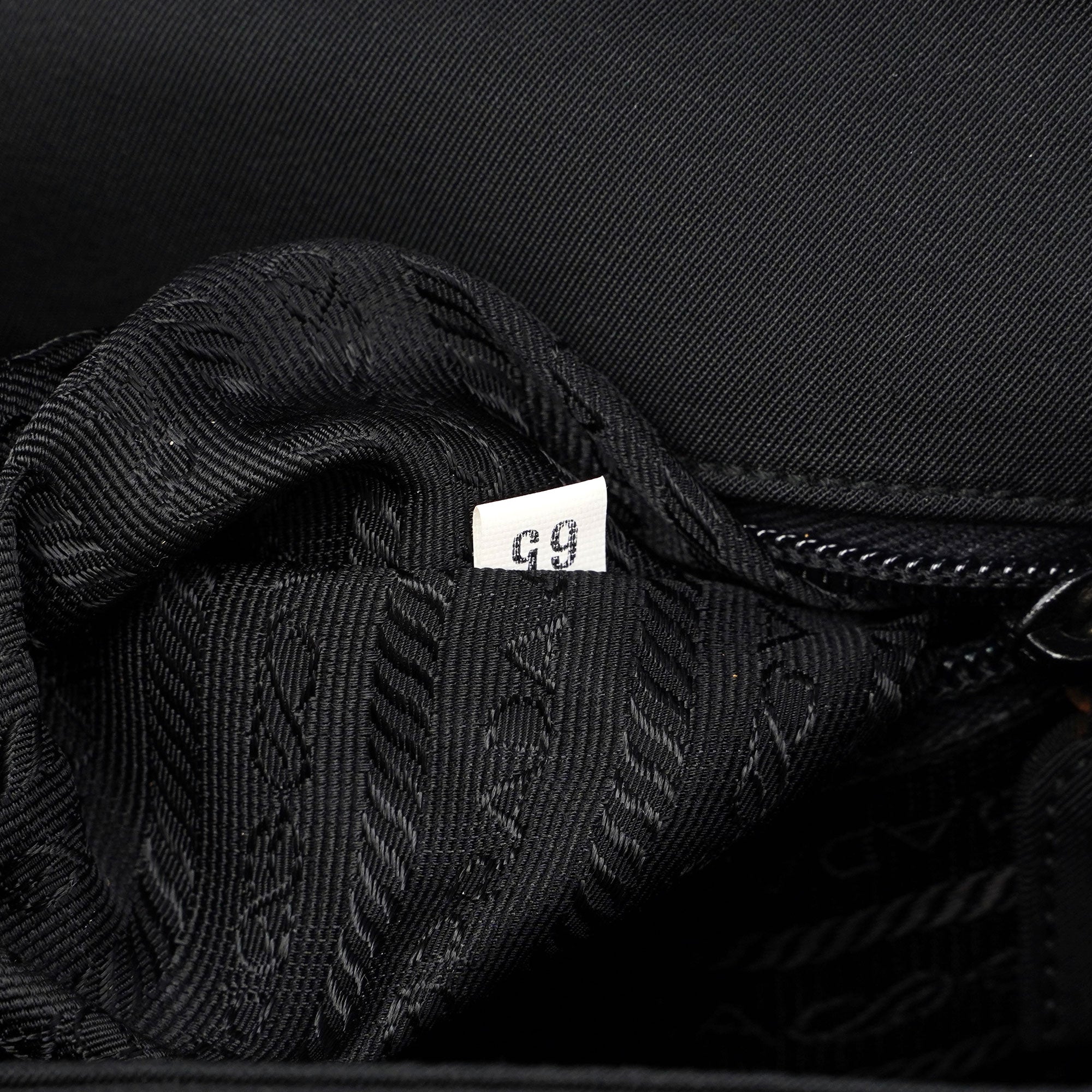 Prada Schultertasche mit Schnallen aus schwarzem Nylon