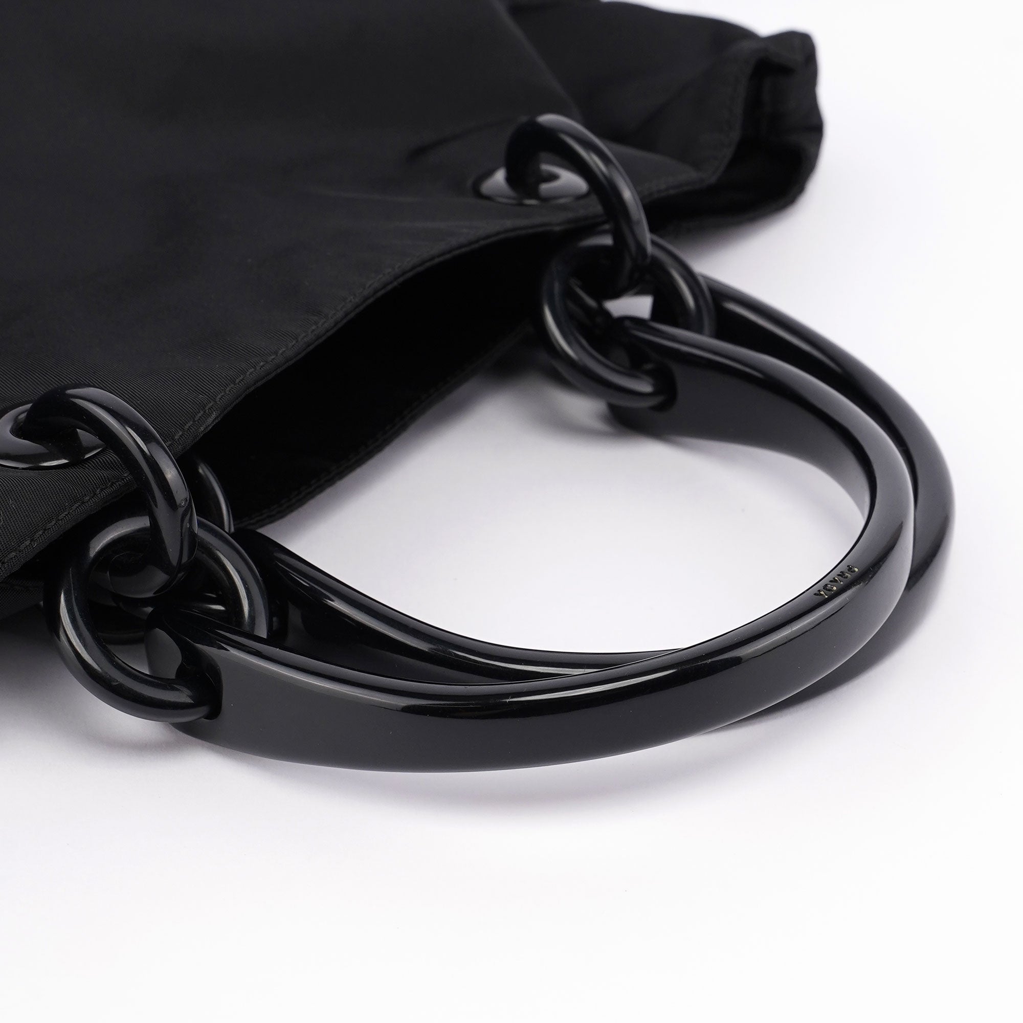 Prada Sac en nylon noir à anses en plastique