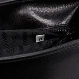 Prada Henkeltasche aus schwarzem Saffiano-Leder mit krokogeprägter Schnalle