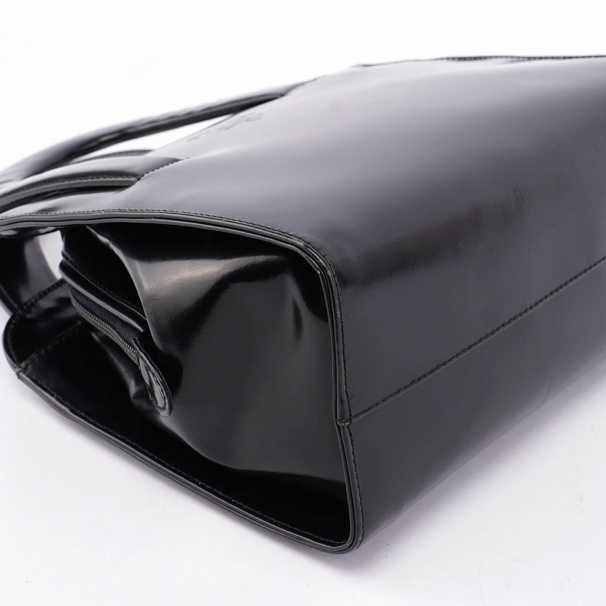 Prada Sac cabas Spazzolato Asymmetrical en cuir verni noir