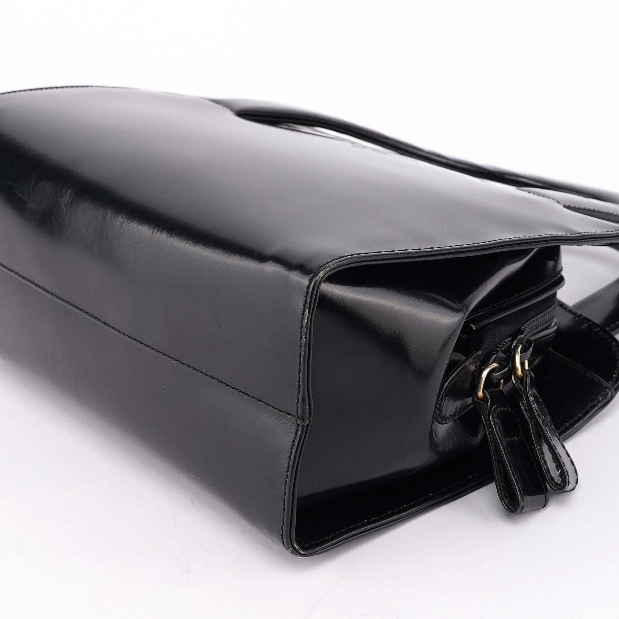 Prada Sac cabas Spazzolato Asymmetrical en cuir verni noir