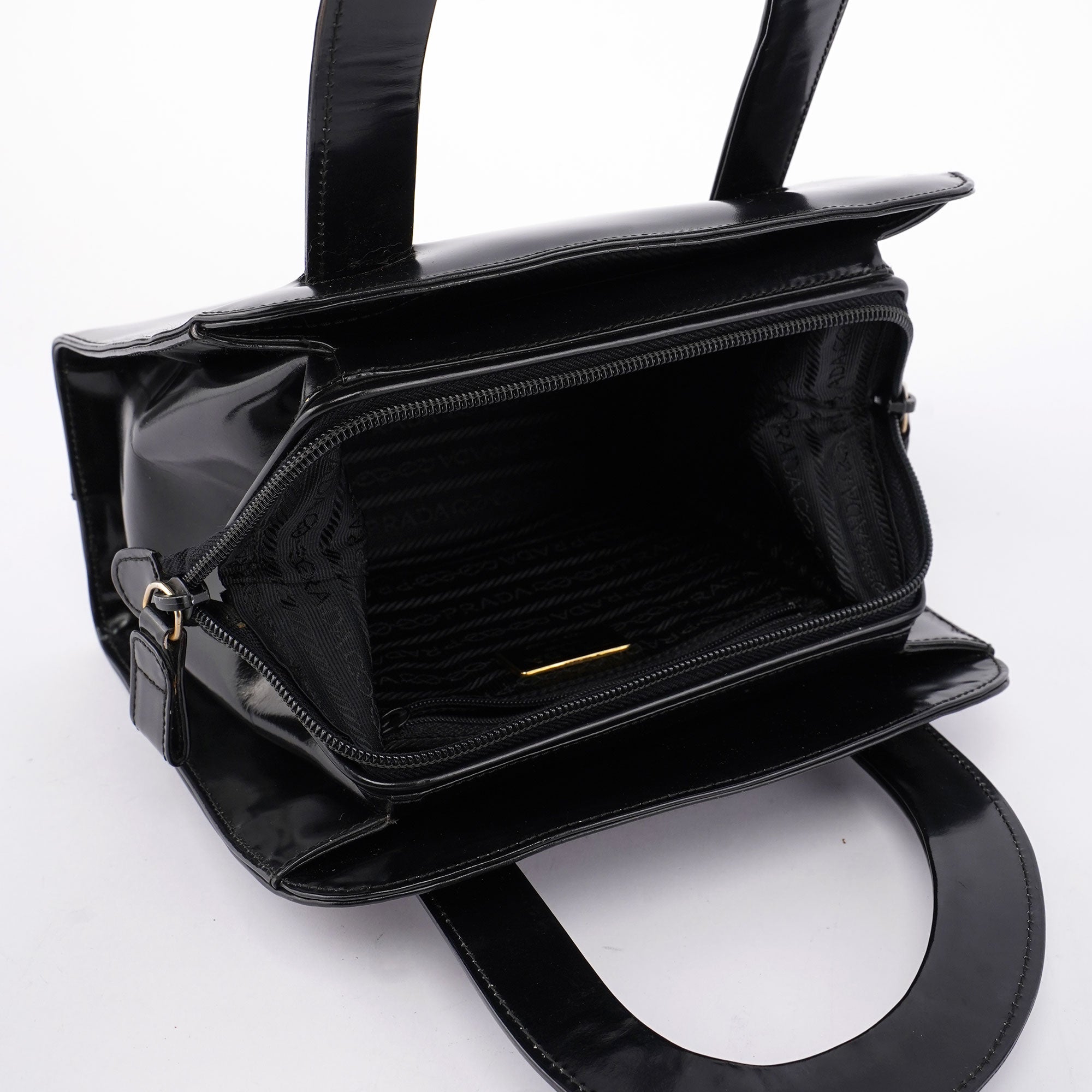 Prada Sac cabas Spazzolato Asymmetrical en cuir verni noir
