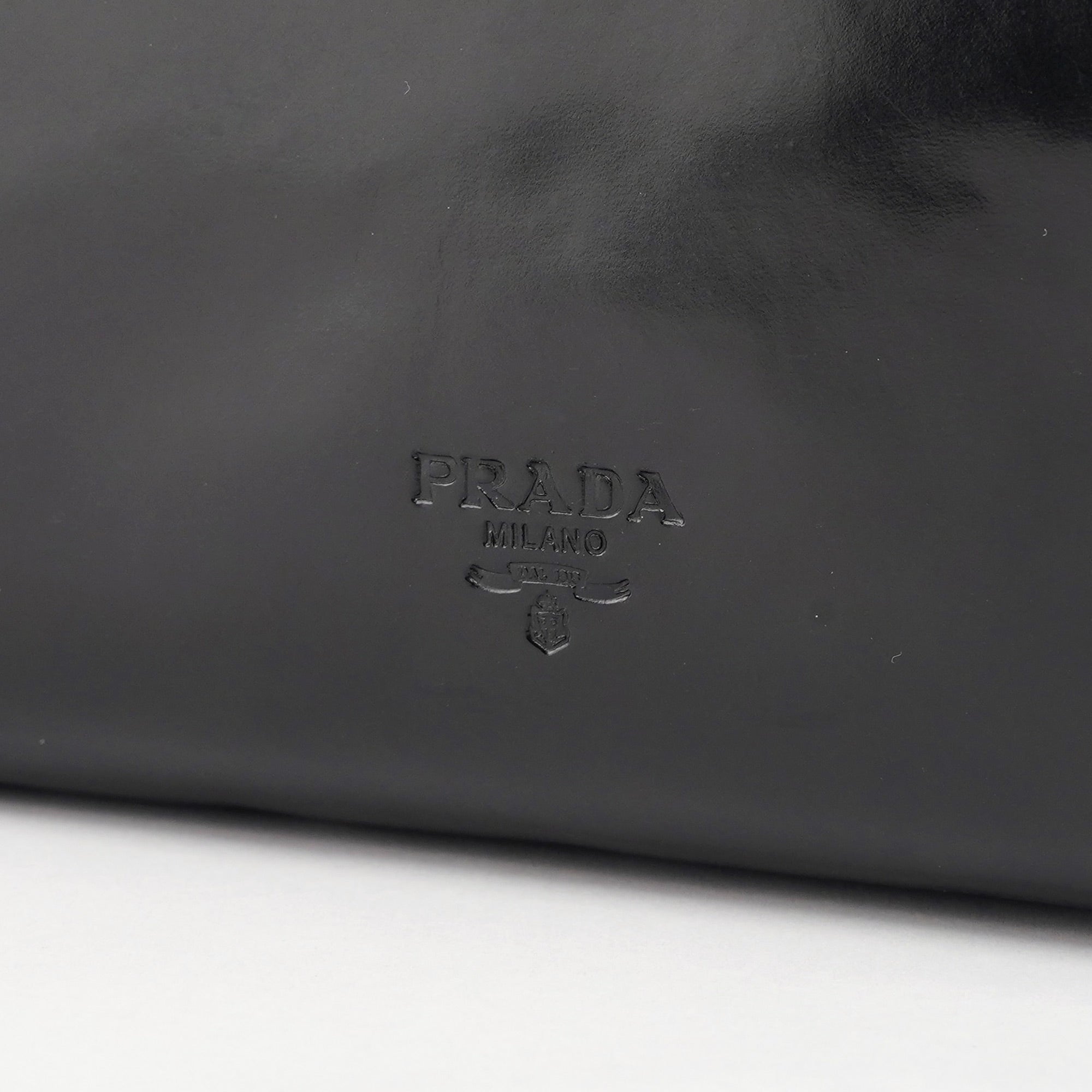 Prada Sac à main Spazzolato en cuir verni noir