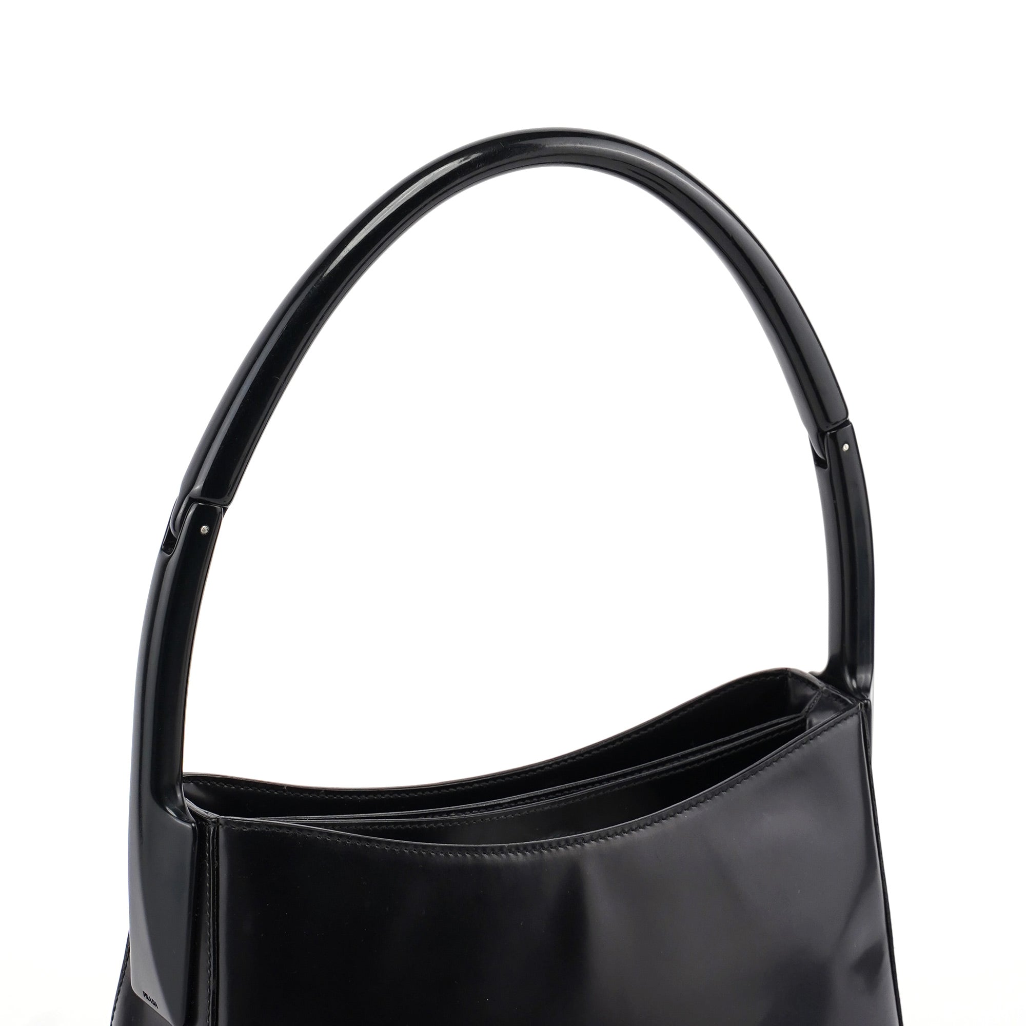 Prada Sac porté épaule Spazzolato Sport en cuir verni noir