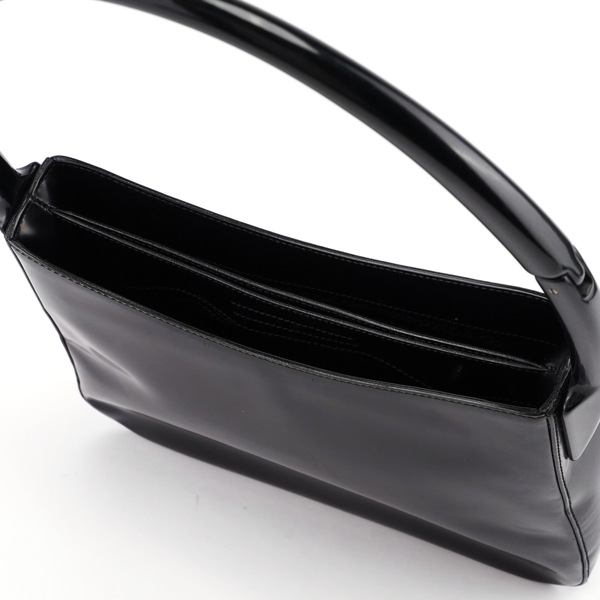 Prada Sac porté épaule Spazzolato Sport en cuir verni noir