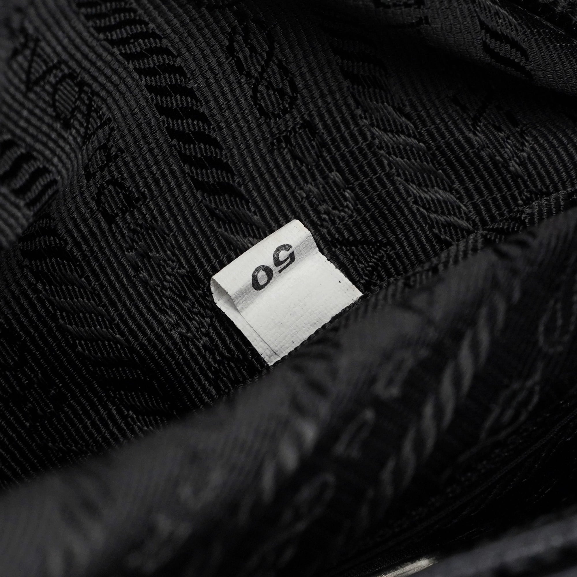 Prada Sac porté épaule Spazzolato Sport en cuir verni noir