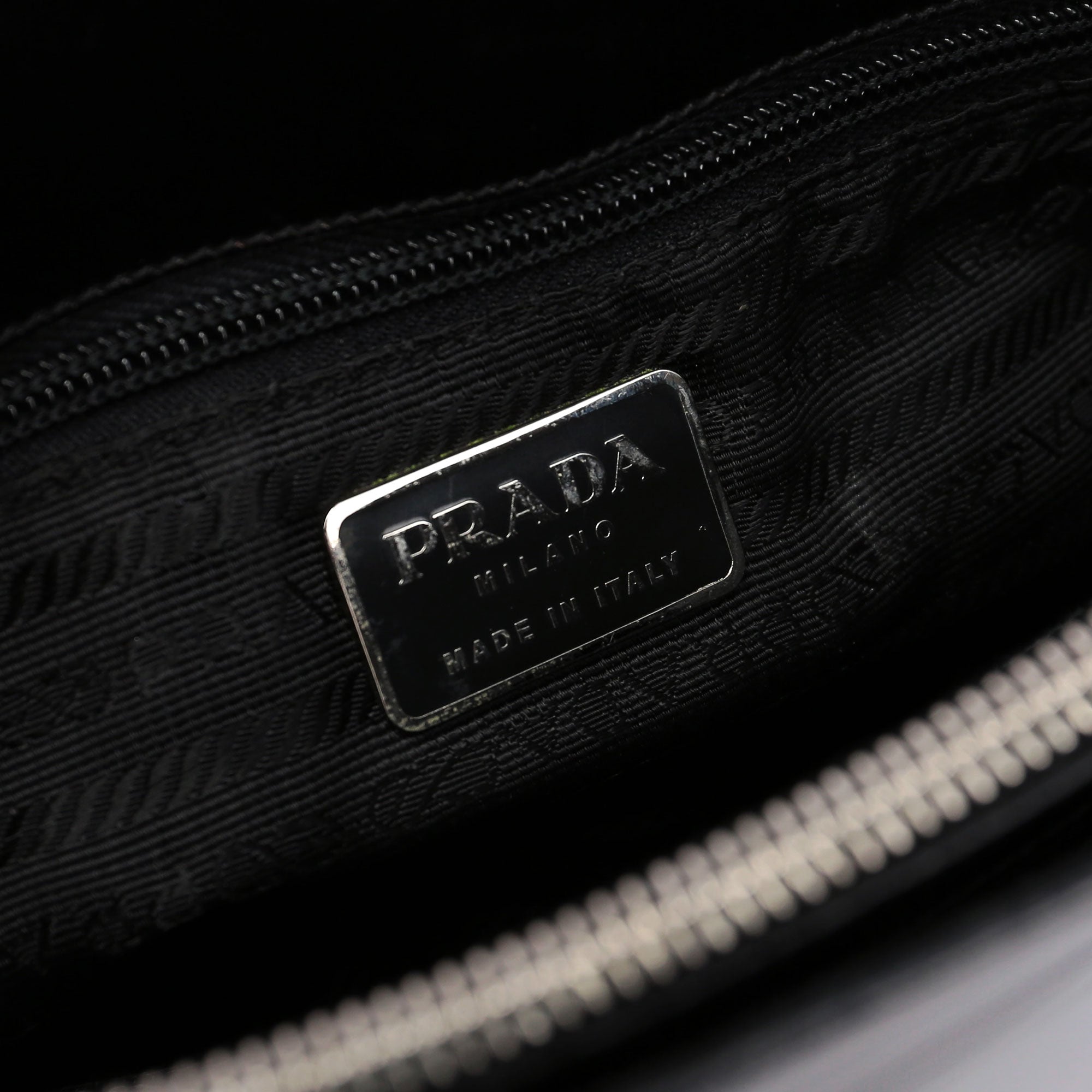 Prada Tote Bag aus schwarzem Spazzolato-Leder