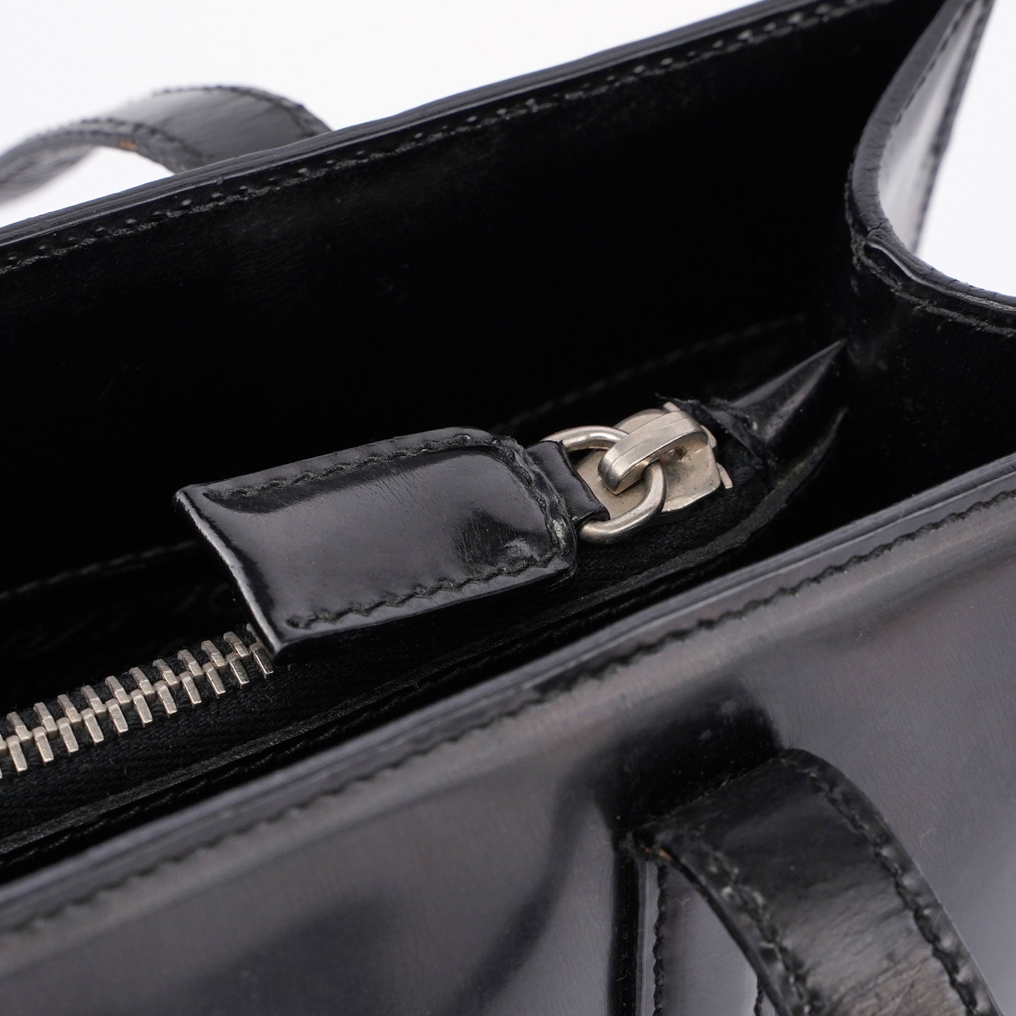 Prada Sac cabas Spazzolato en cuir verni noir